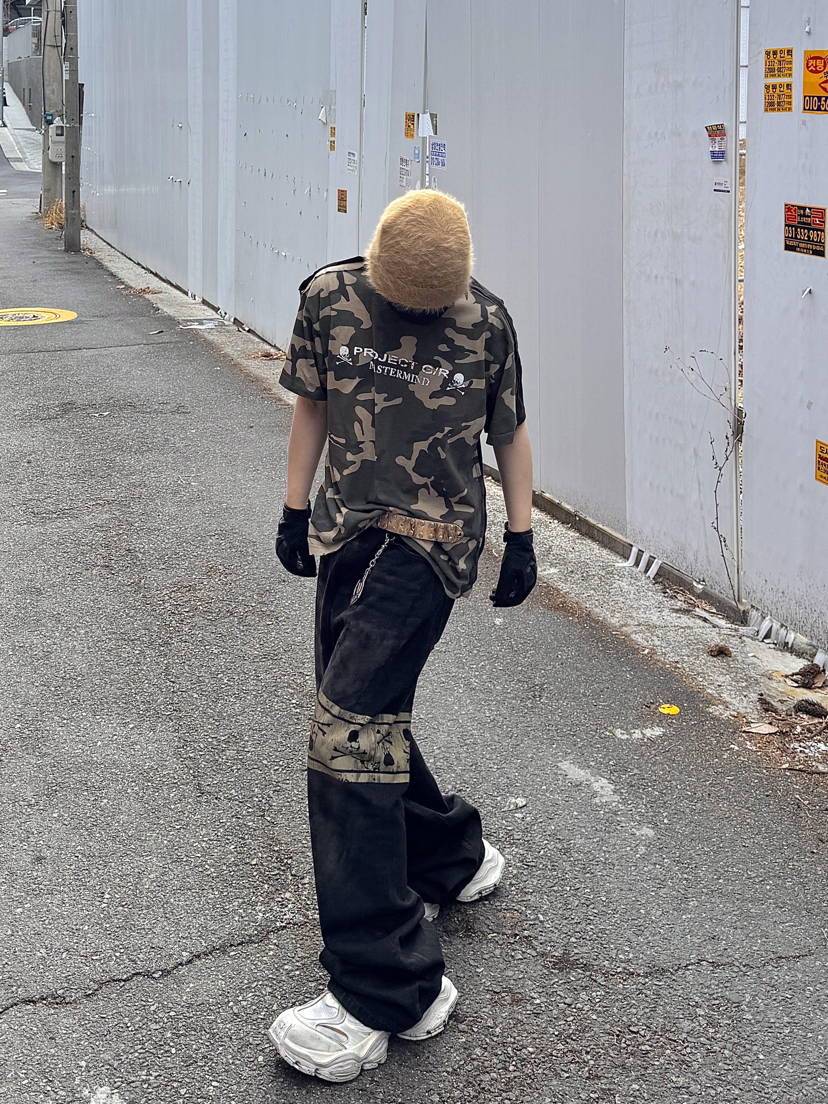 Project G/R x Mastermind Two Faced Outseam T-Shirt Black Camo, Project G/R x Mastermind Flared Denim Pants Black 착용 스타일 - 1
