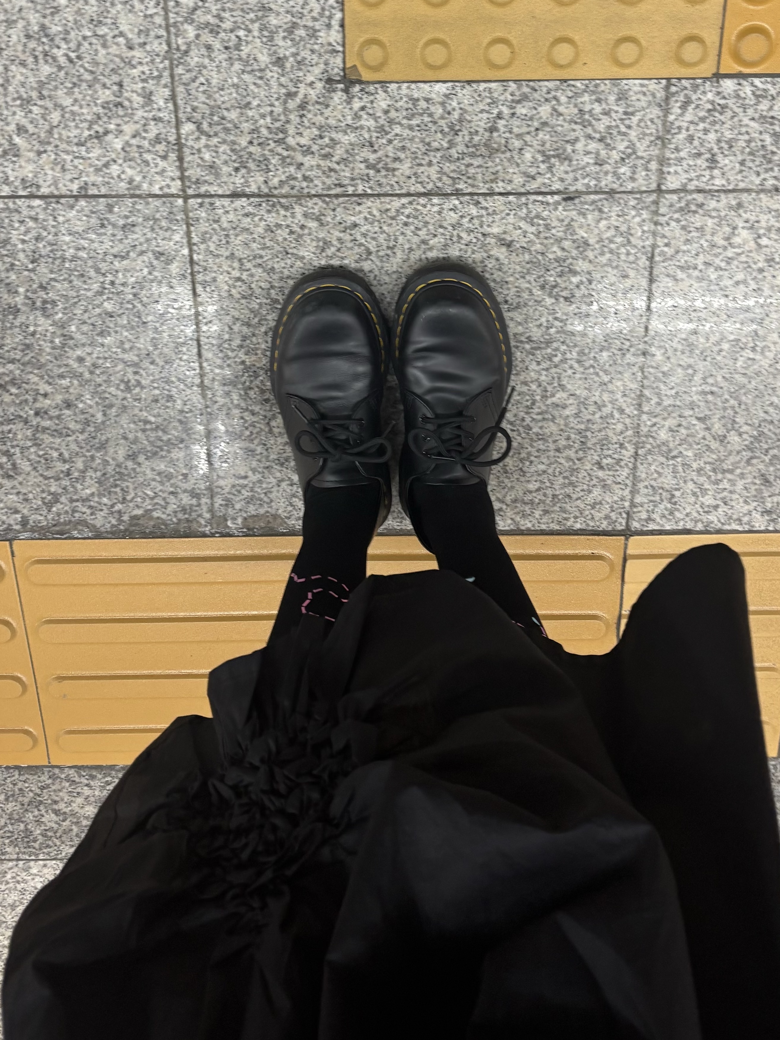 Dr. Martens 1461 Bex Black 착용 스타일 - 2