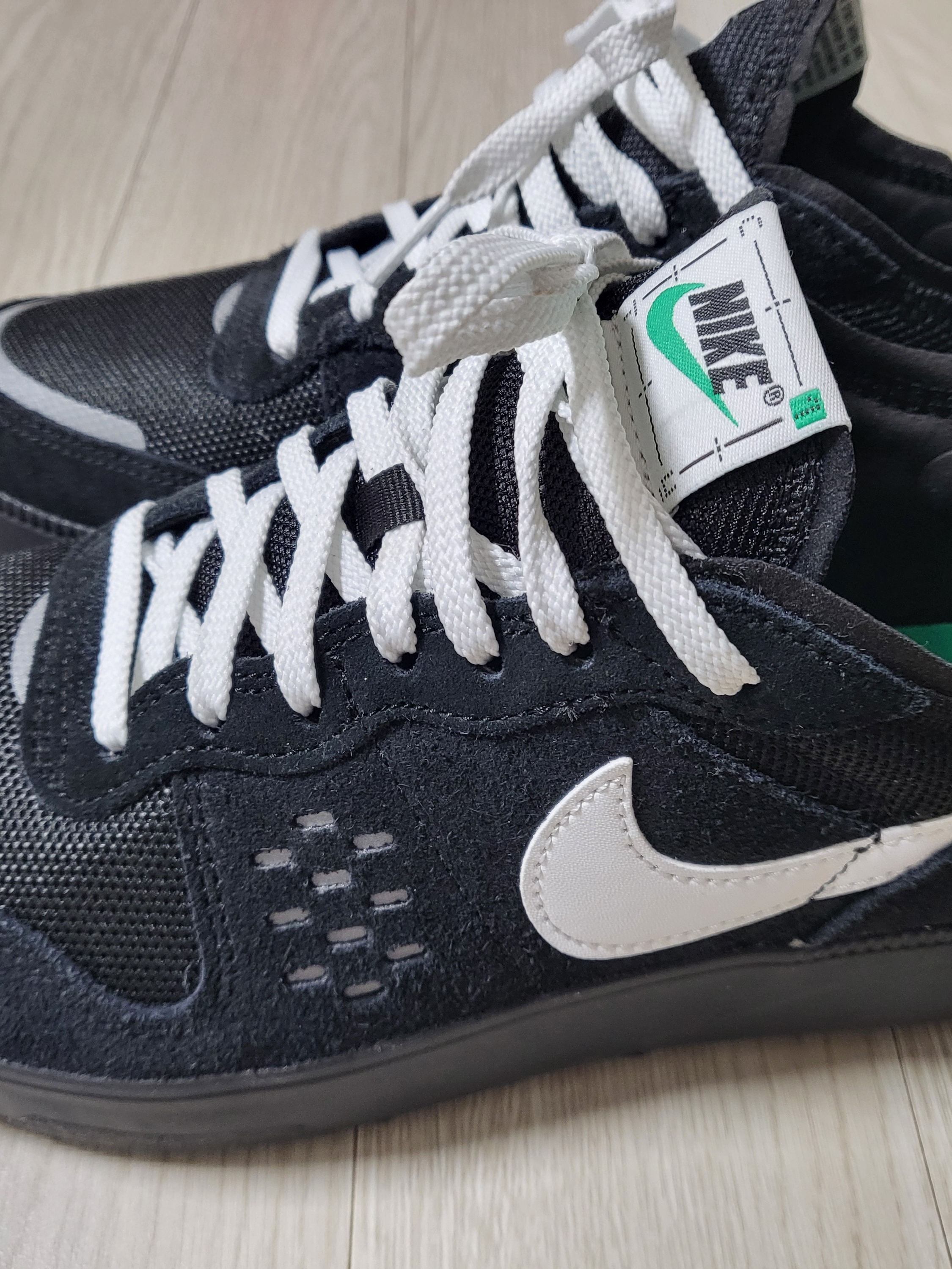 Nike C1TY Black Stadium Green 착용 스타일 - 3