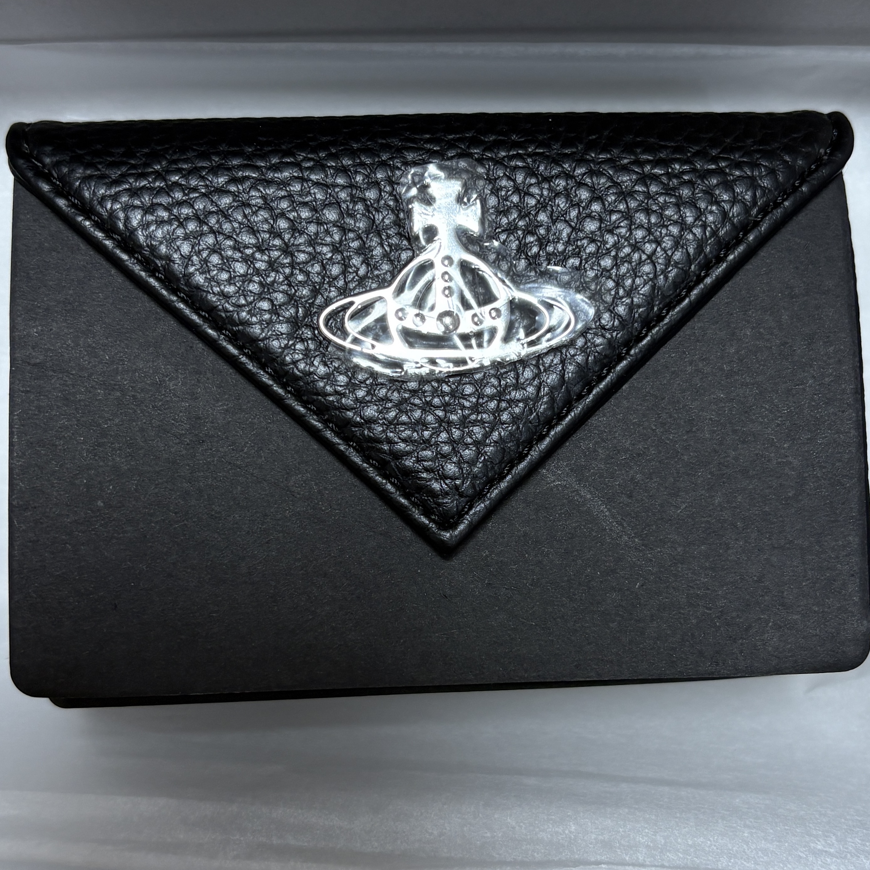 Vivienne Westwood Envelope Leather Bi-Fold Wallet Black 착용 스타일 - 2