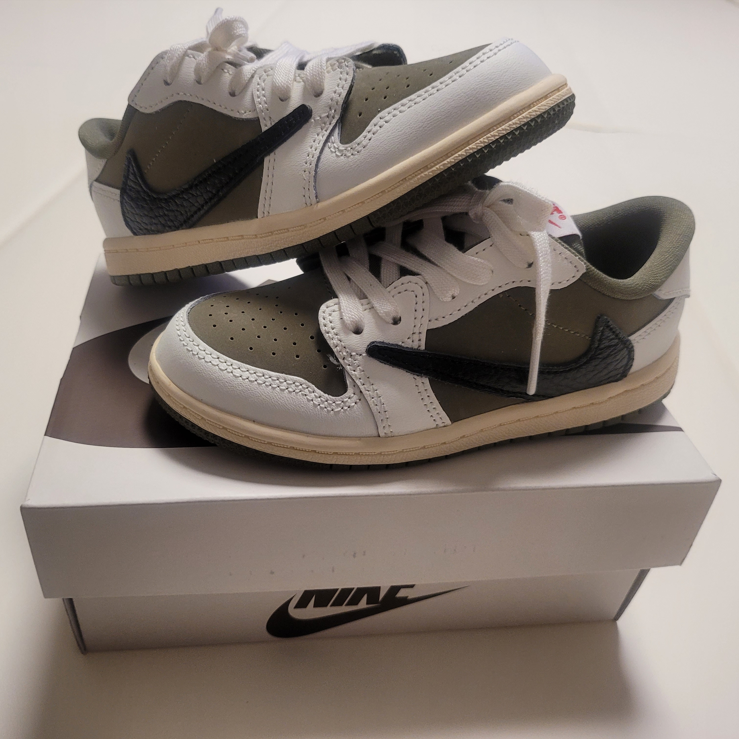 (TD) Jordan 1 x Travis Scott Retro Low OG SP Reverse Olive 착용 스타일