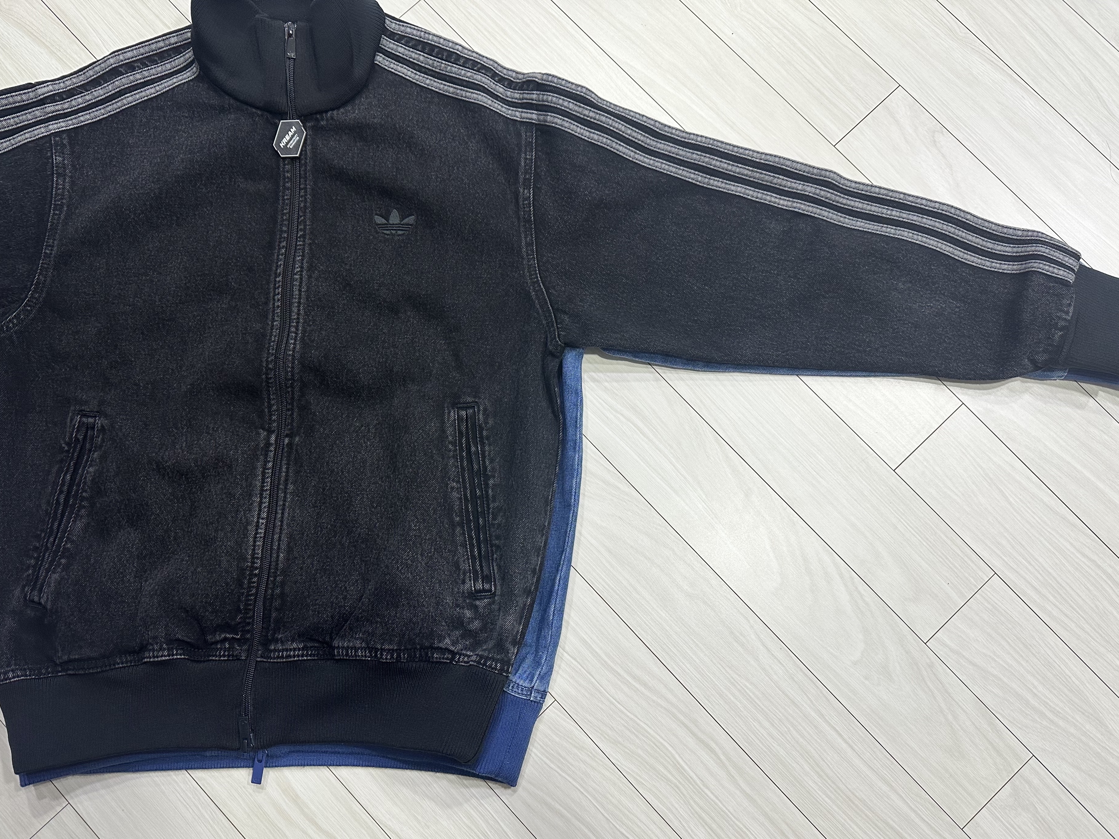Adidas Adicolor Denim Firebird Track Top True Black Denim  - KR Sizing, Adidas Adicolor Denim Firebird Track Top Medium Blue Denim - KR Sizing 착용 스타일 - 2