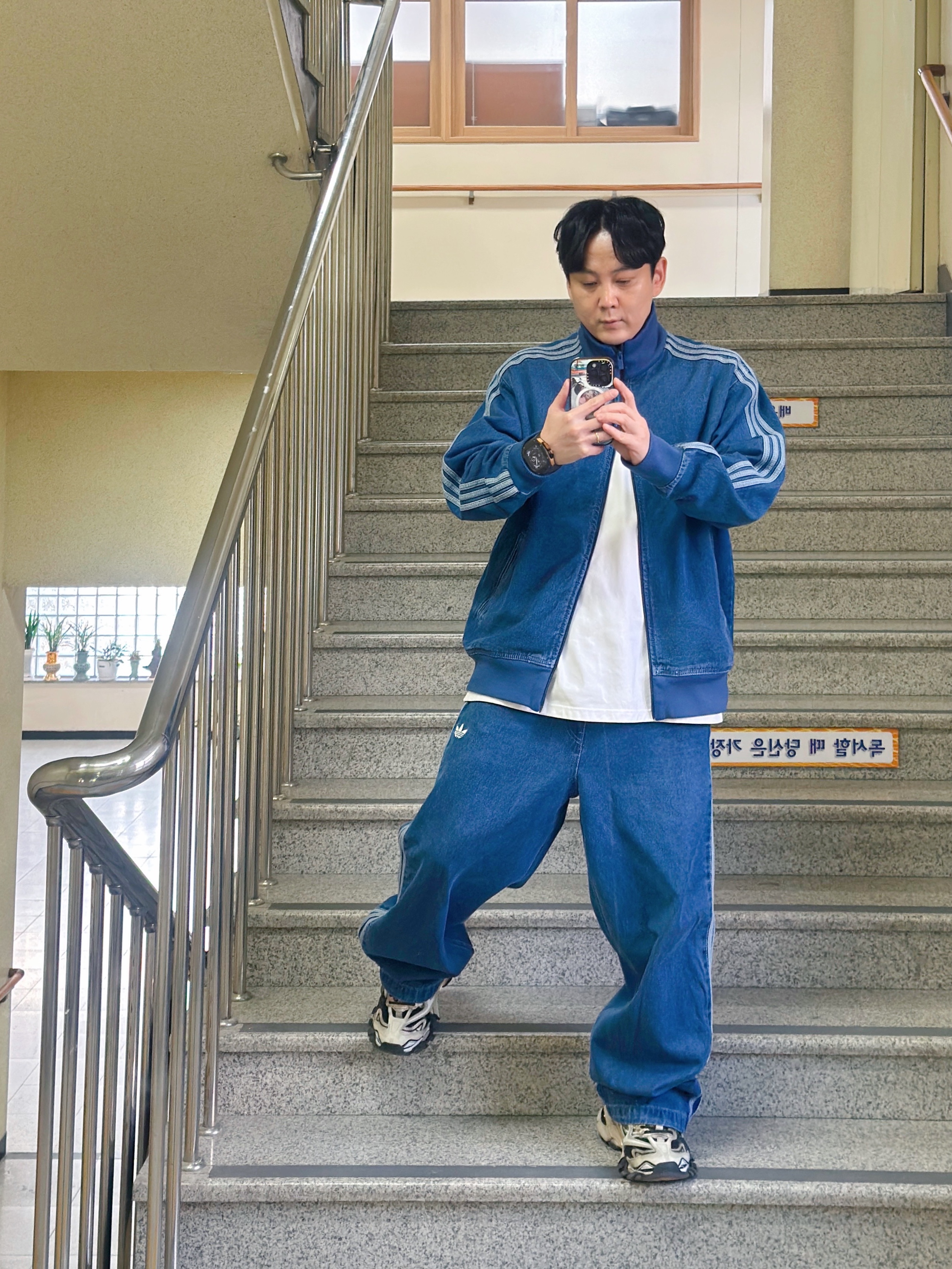 Adidas Adicolor Denim Firebird Pants Medium Blue Denim - KR Sizing, Adidas Adicolor Denim Firebird Track Top Medium Blue Denim - KR Sizing 착용 스타일 - 2