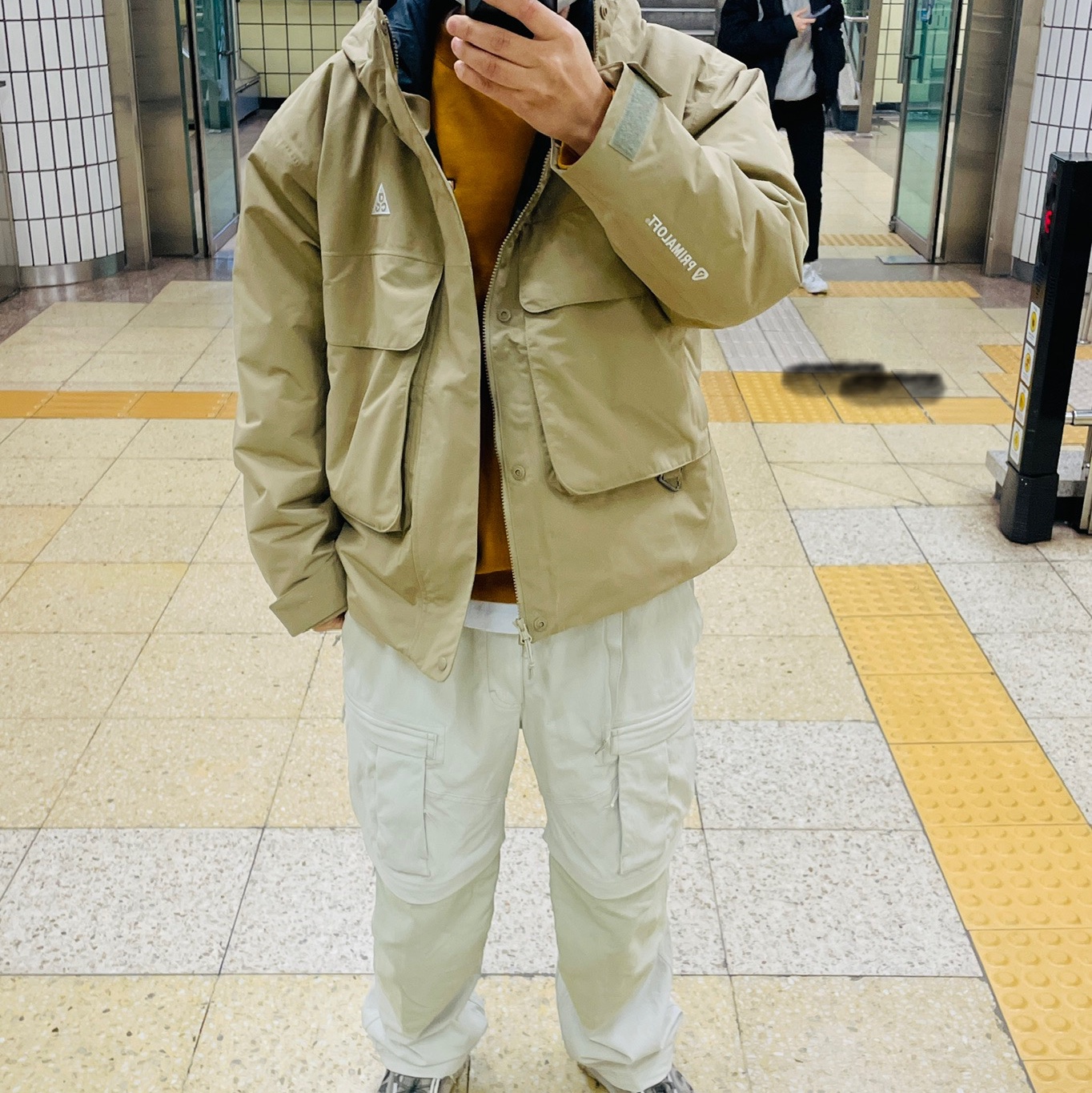 Nike ACG Smith Summit Cargo Pants Light Bone - Asia, Nike ACG Primaloft Skull Peak Storm-Fit Jacket Khaki Anthracite - Asia 착용 스타일 - 2