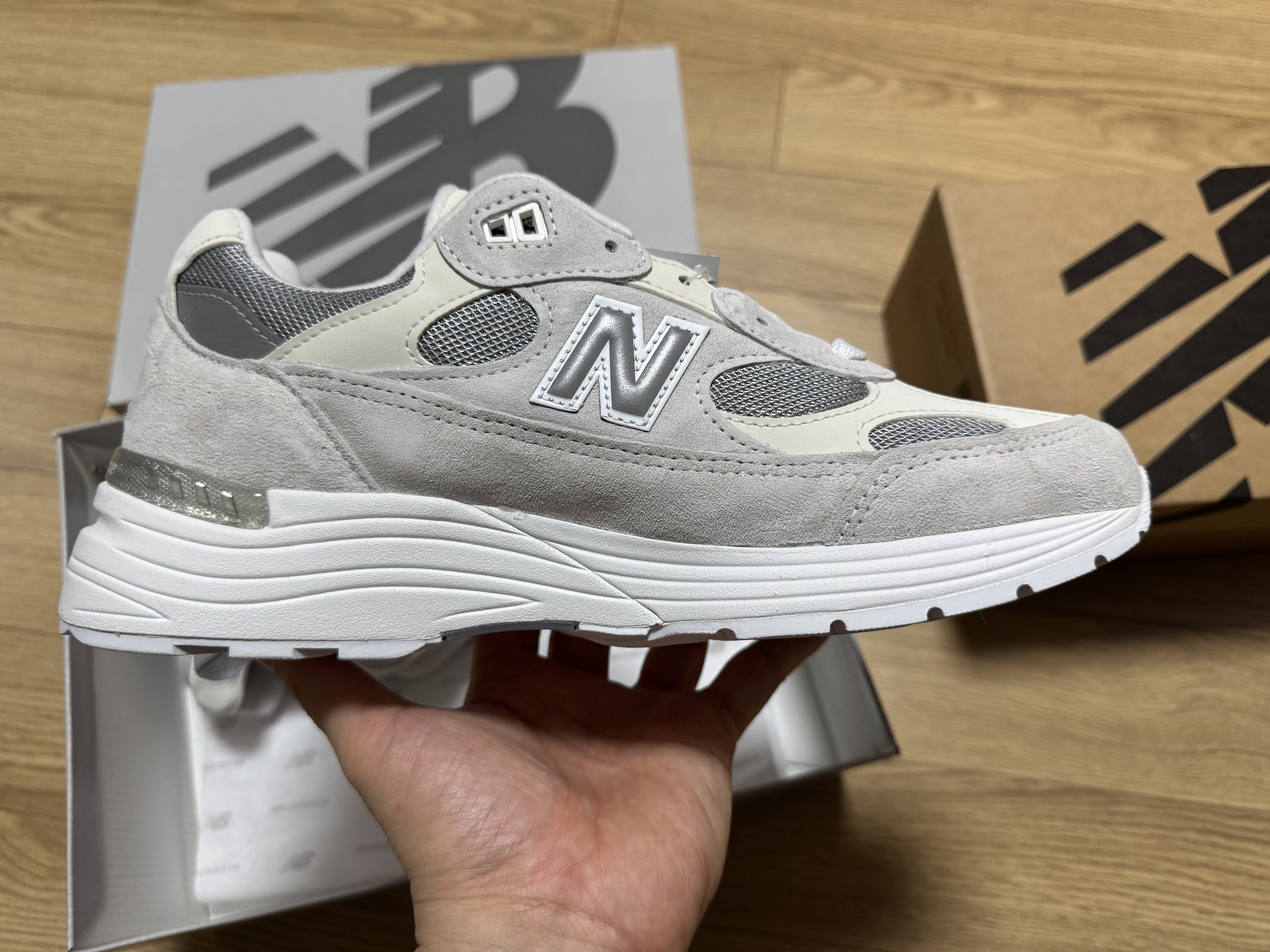 New Balance 992 Made in USA Core White Reflection 착용 스타일 - 5