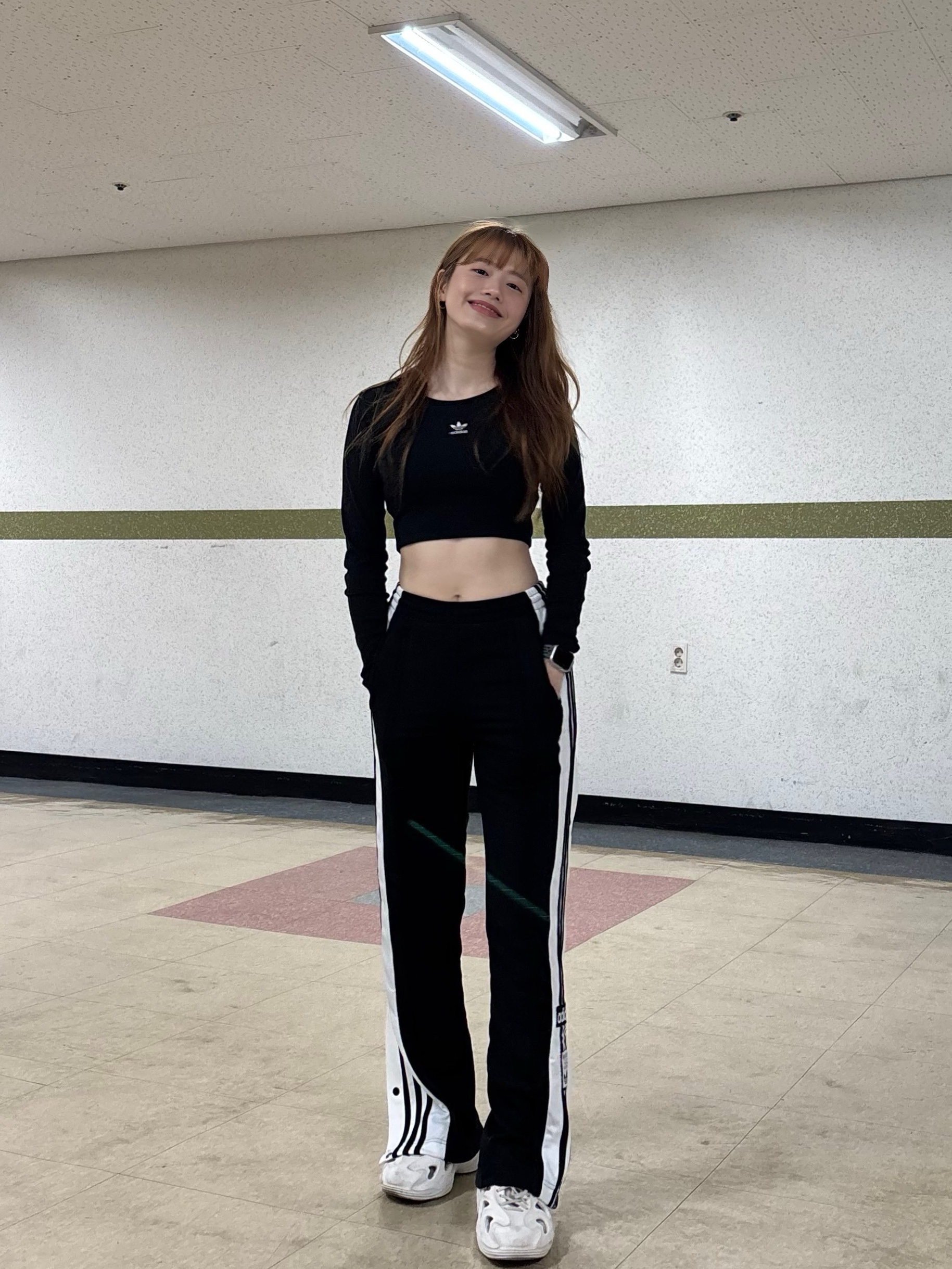Adidas Adifom Q Off White, (W) Adidas Essential Rib Long Sleeve T-Shirt - KR Sizing 착용 스타일 - 4