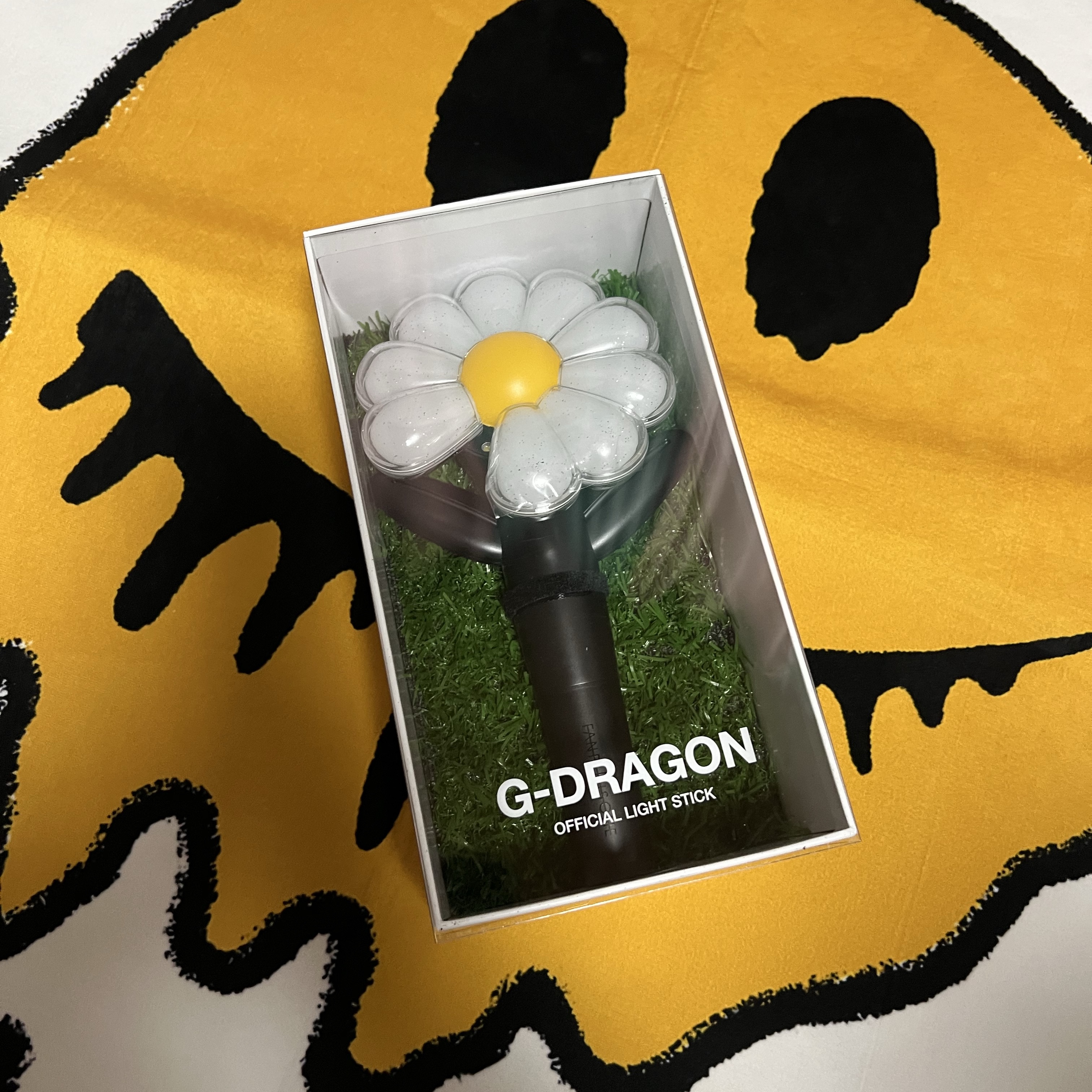 G-DRAGON Ubermensch Official Light Stick 착용 스타일 - 1