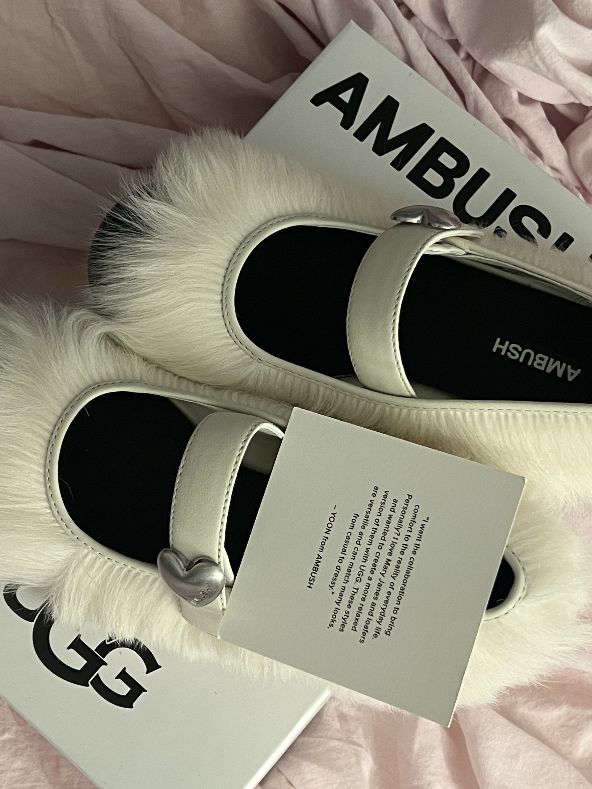 (W) UGG x Ambush Mary Jane White Black 착용 스타일 - 4
