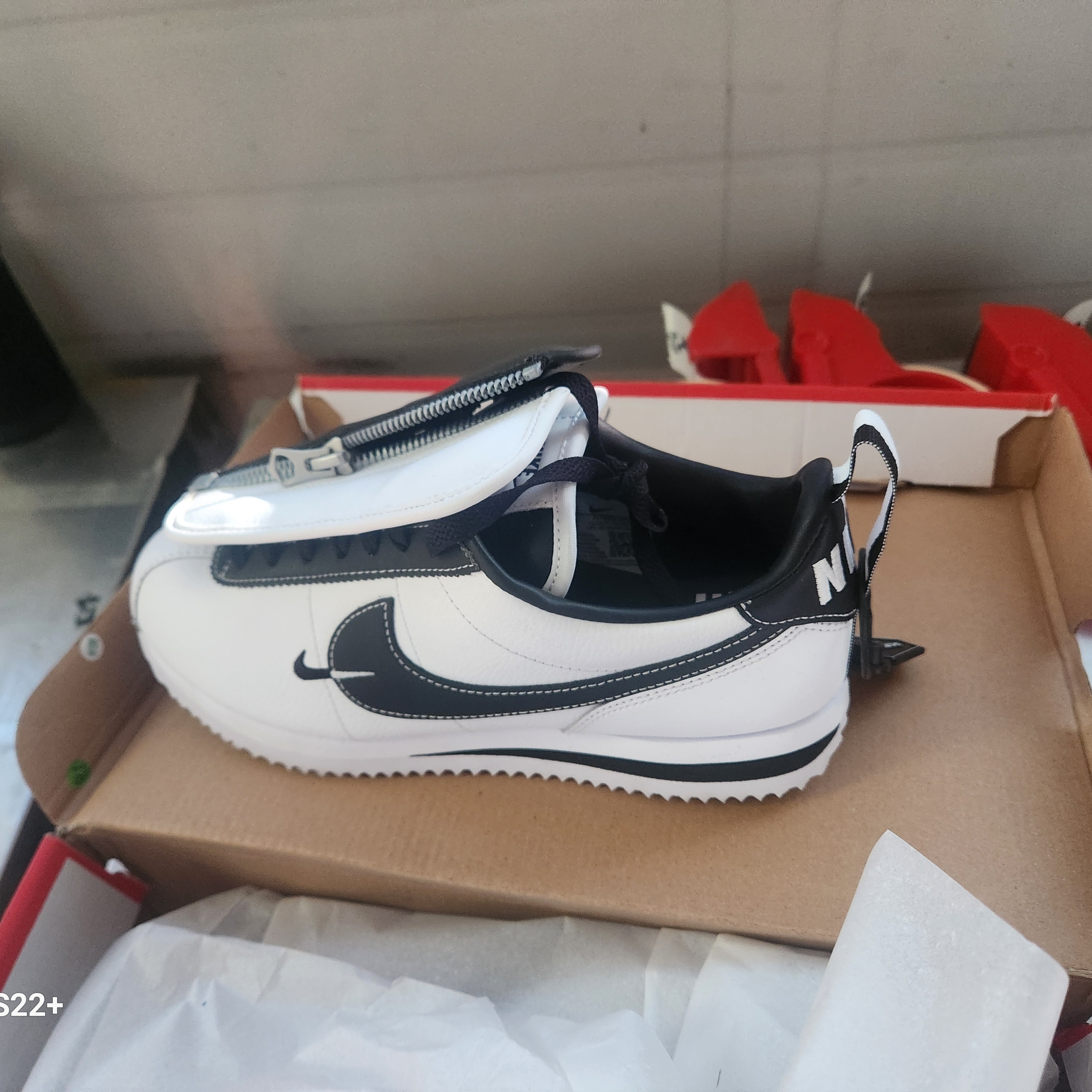 (W) Nike Cortez Yin and Yang Shroud White Black 착용 스타일