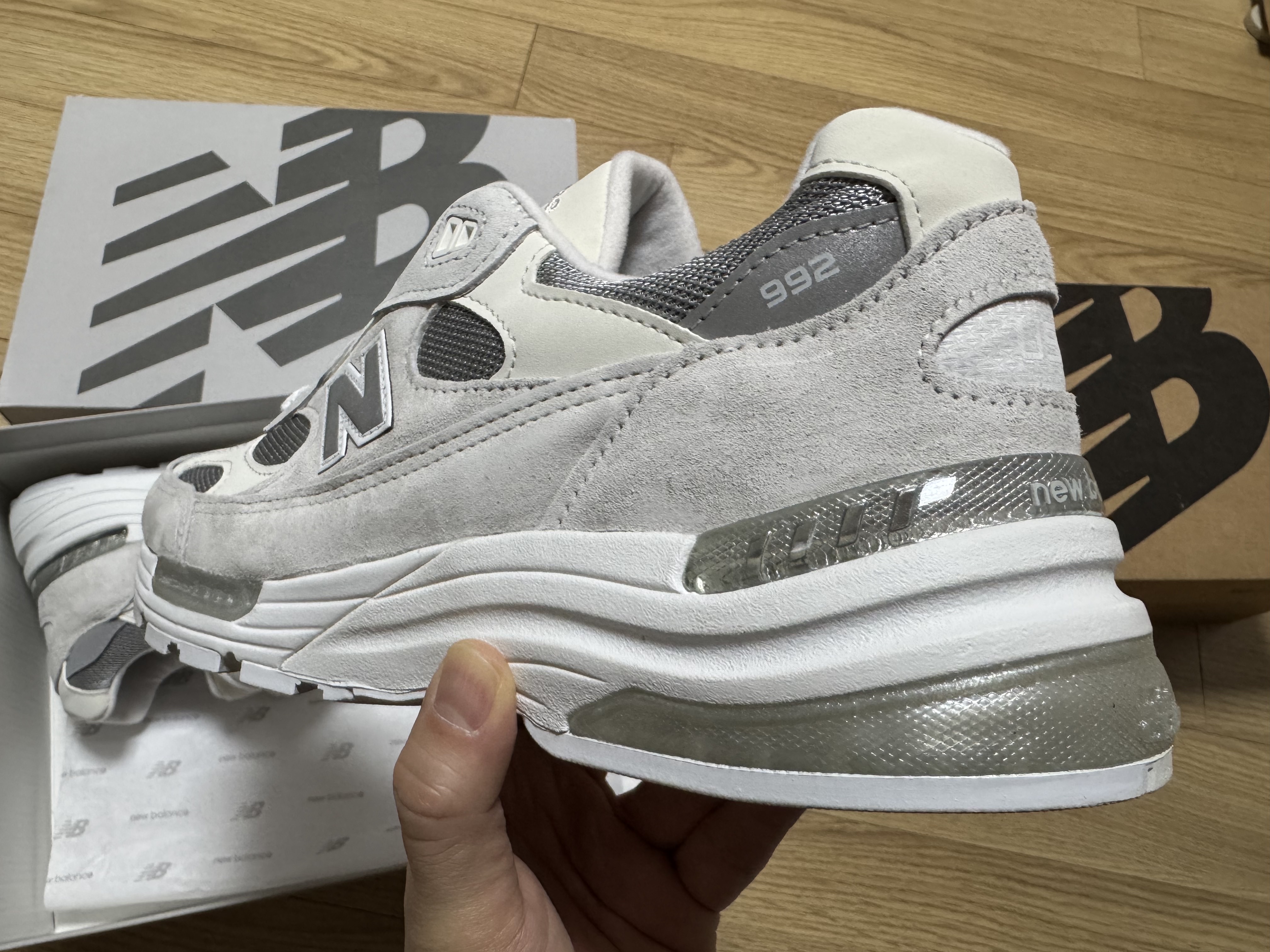 New Balance 992 Made in USA Core White Reflection 착용 스타일 - 8