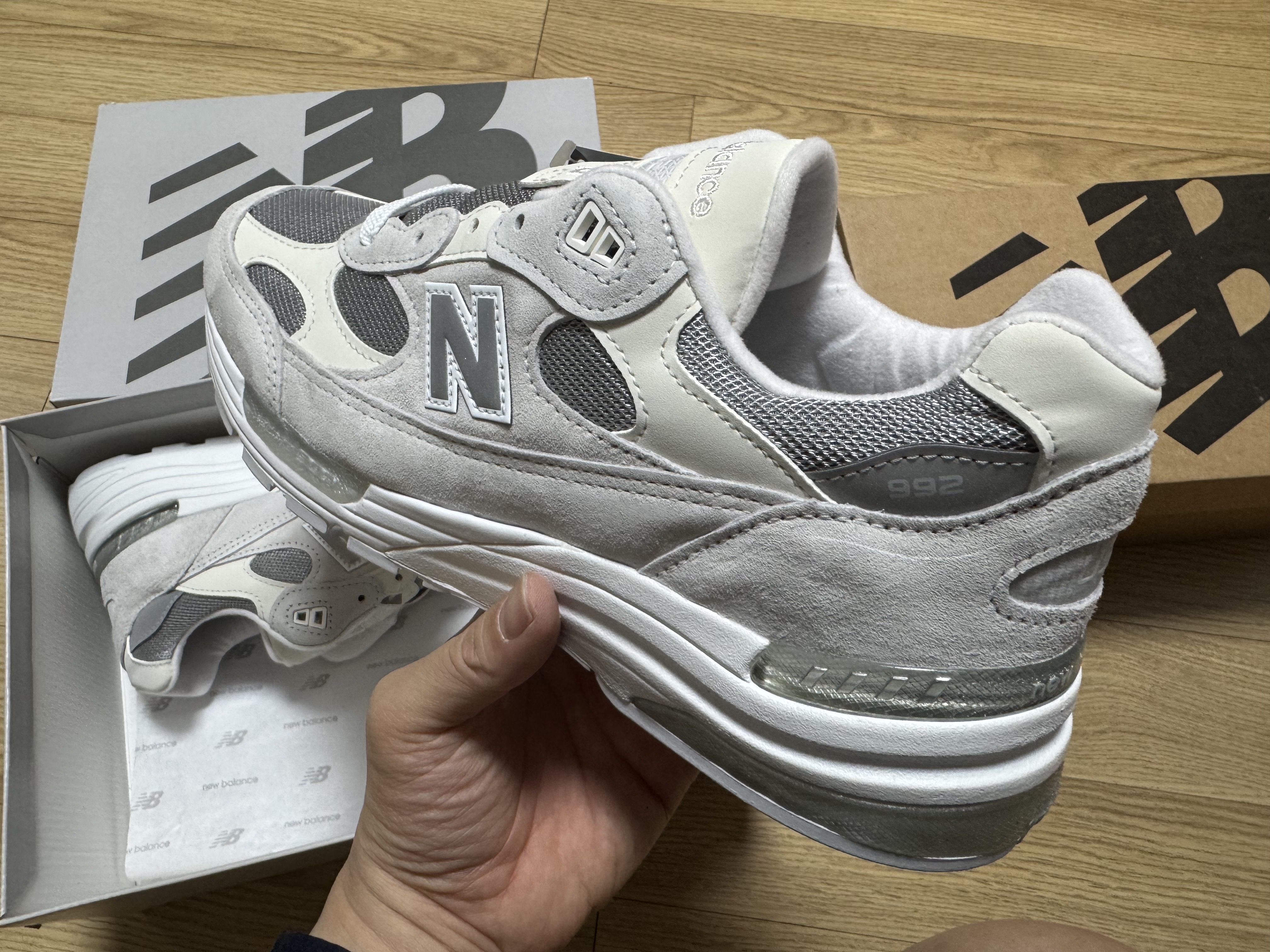 New Balance 992 Made in USA Core White Reflection 착용 스타일 - 7