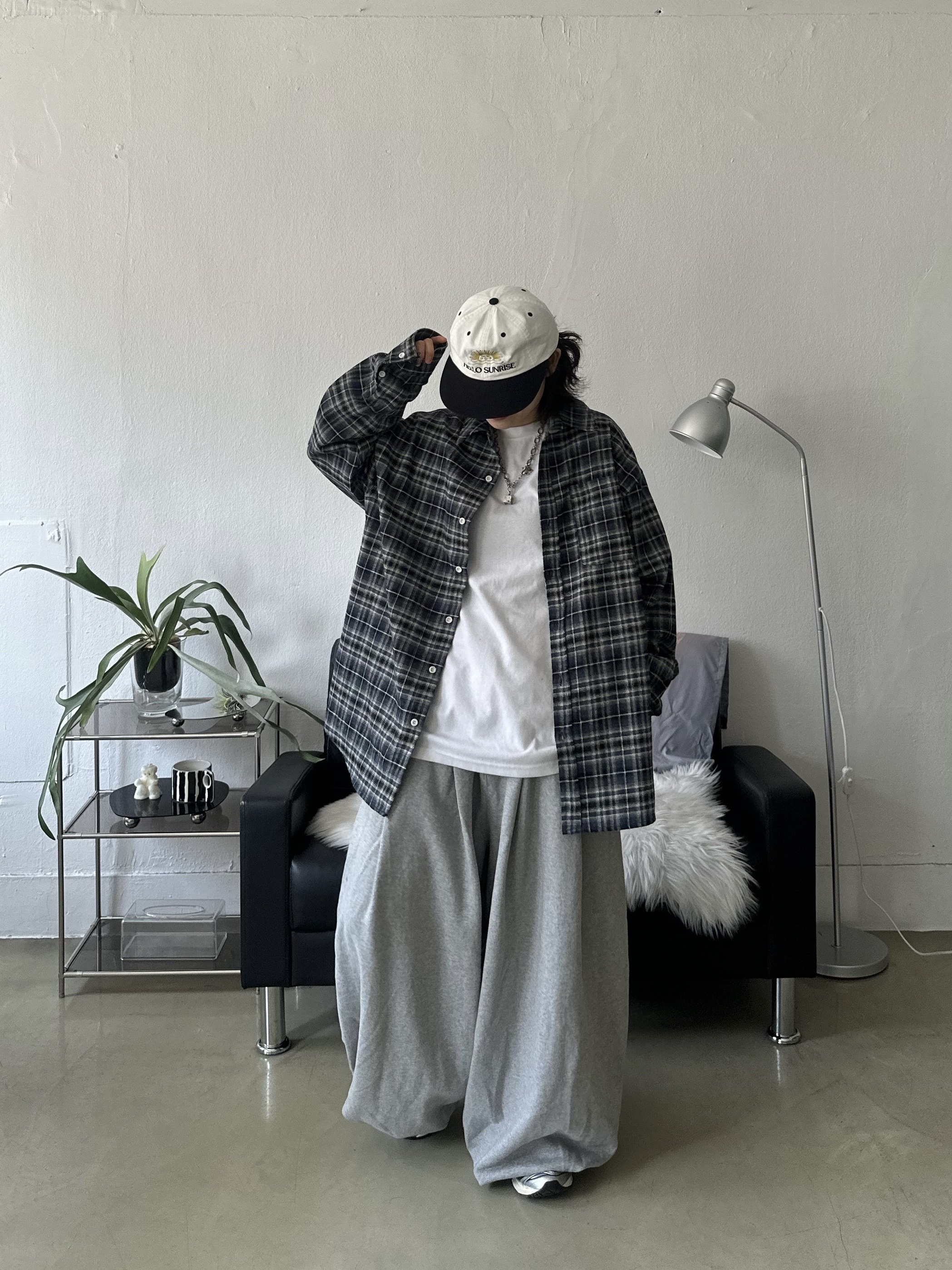 Asics Unlimited Gel-Kayano 14 Carrier Grey Black, Hello Sunrise  Two Tone Washed OG Logo 6panel Cap Off White & Black 착용 스타일 - 5