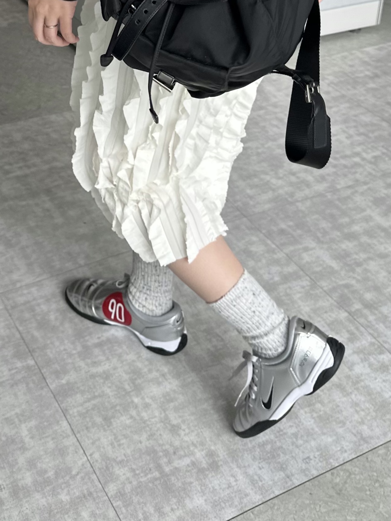 Nike Total 90 III SP Metallic Silver and Black, Prada Re-Nylon Medium Backpack Black 착용 스타일 - 2