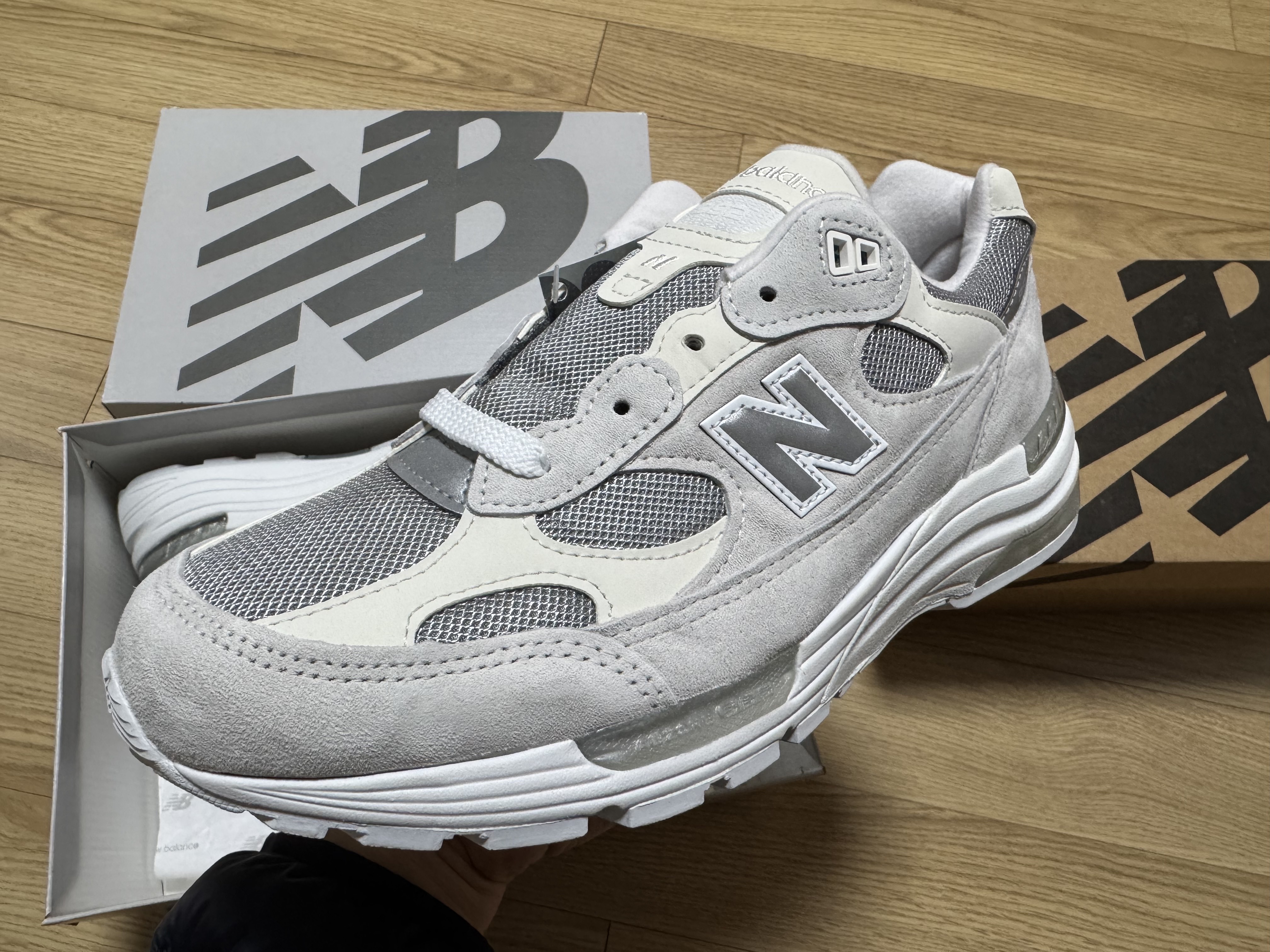 New Balance 992 Made in USA Core White Reflection 착용 스타일 - 4