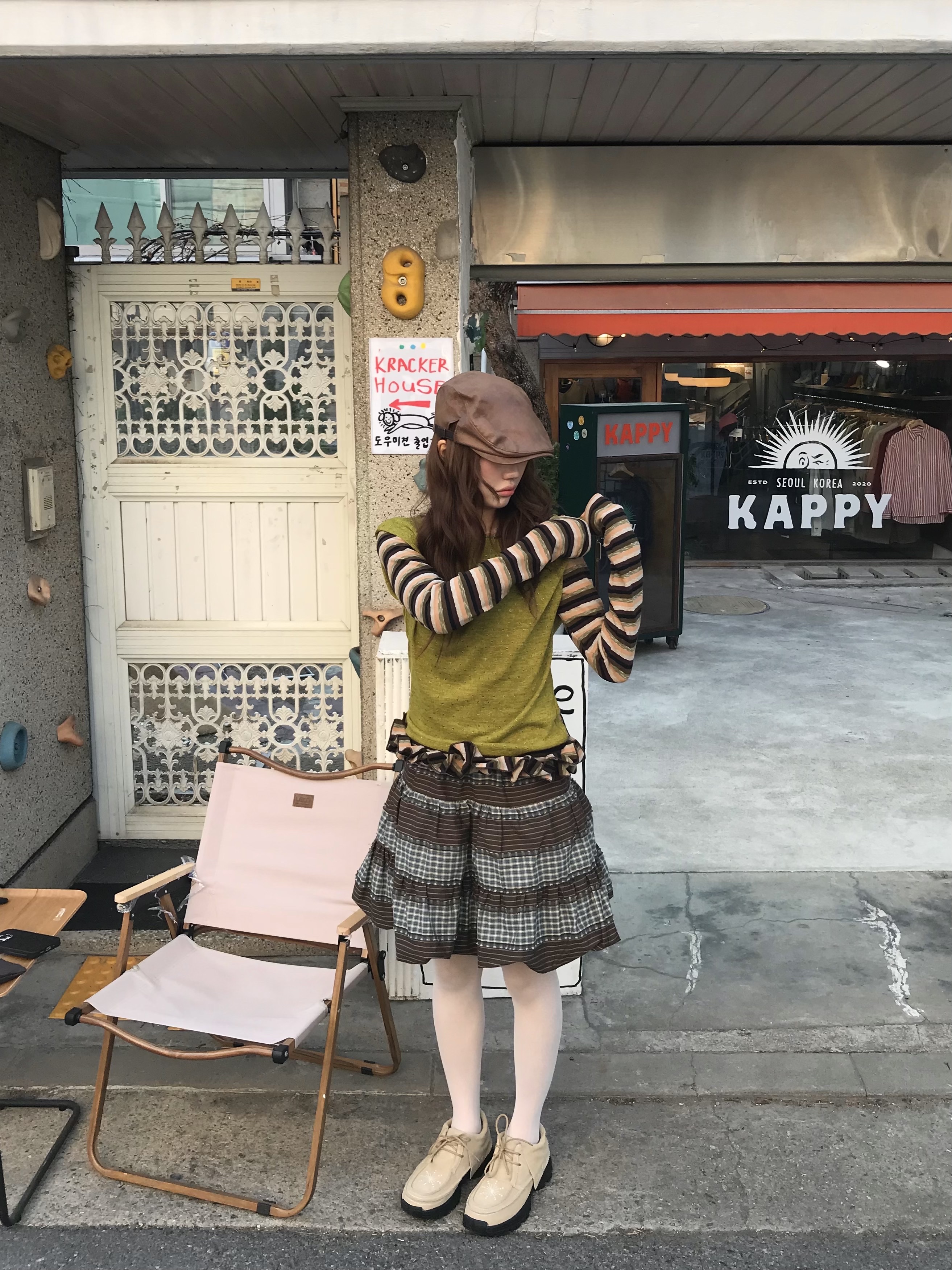 [KREAM 단독] Millo Archive X Negative Three Crescendo Desert Boots Beige 착용 스타일 - 1