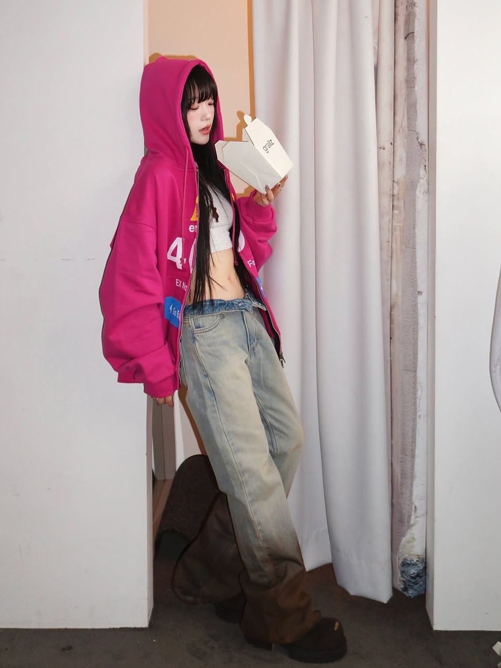GRAILZ Error 404 Zip Hoodie Pink, GRAILZ Washed Flare Denim Pants Blue 착용 스타일
