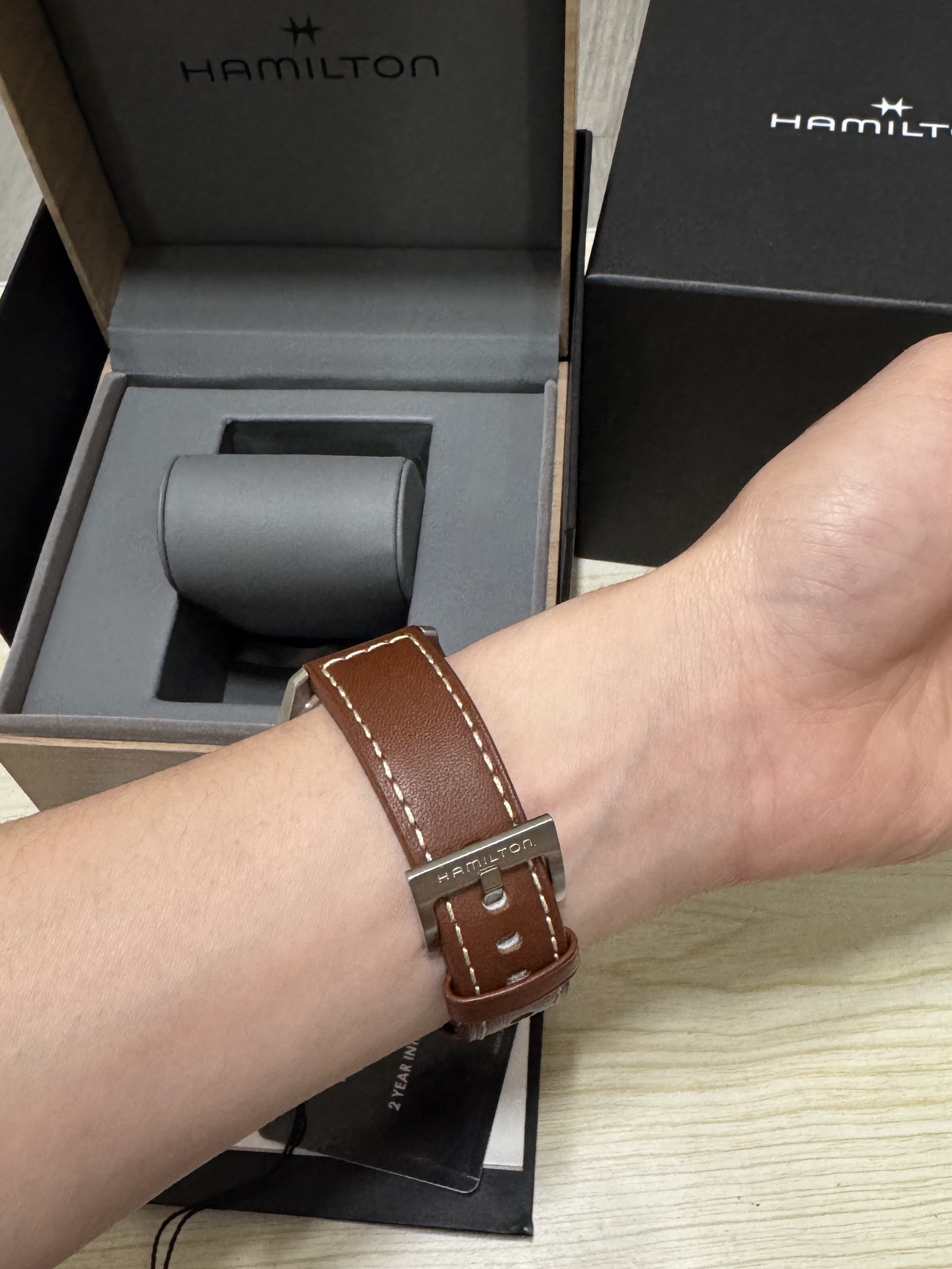 Hamilton Khaki Field Auto 38mm Cow Leather Brown Black 착용 스타일 - 2