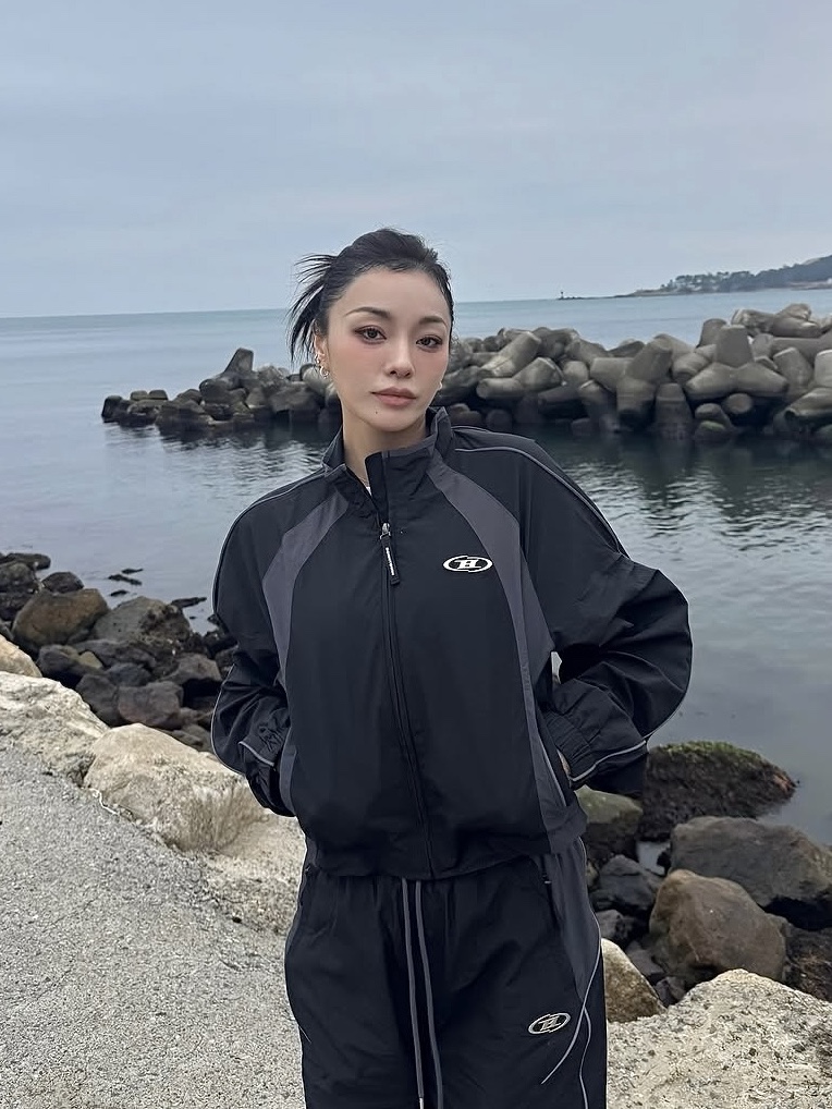 BORN TO WIN Nylon Block Jacket Black 착용 스타일 - 2