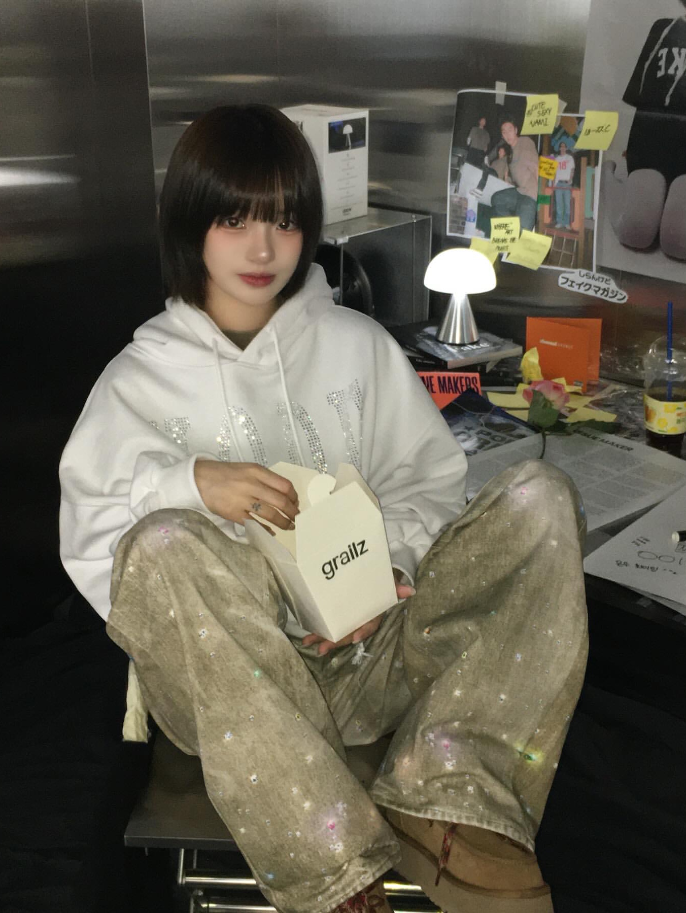 GRAILZ Pain Ends Hoodie White 착용 스타일 - 2