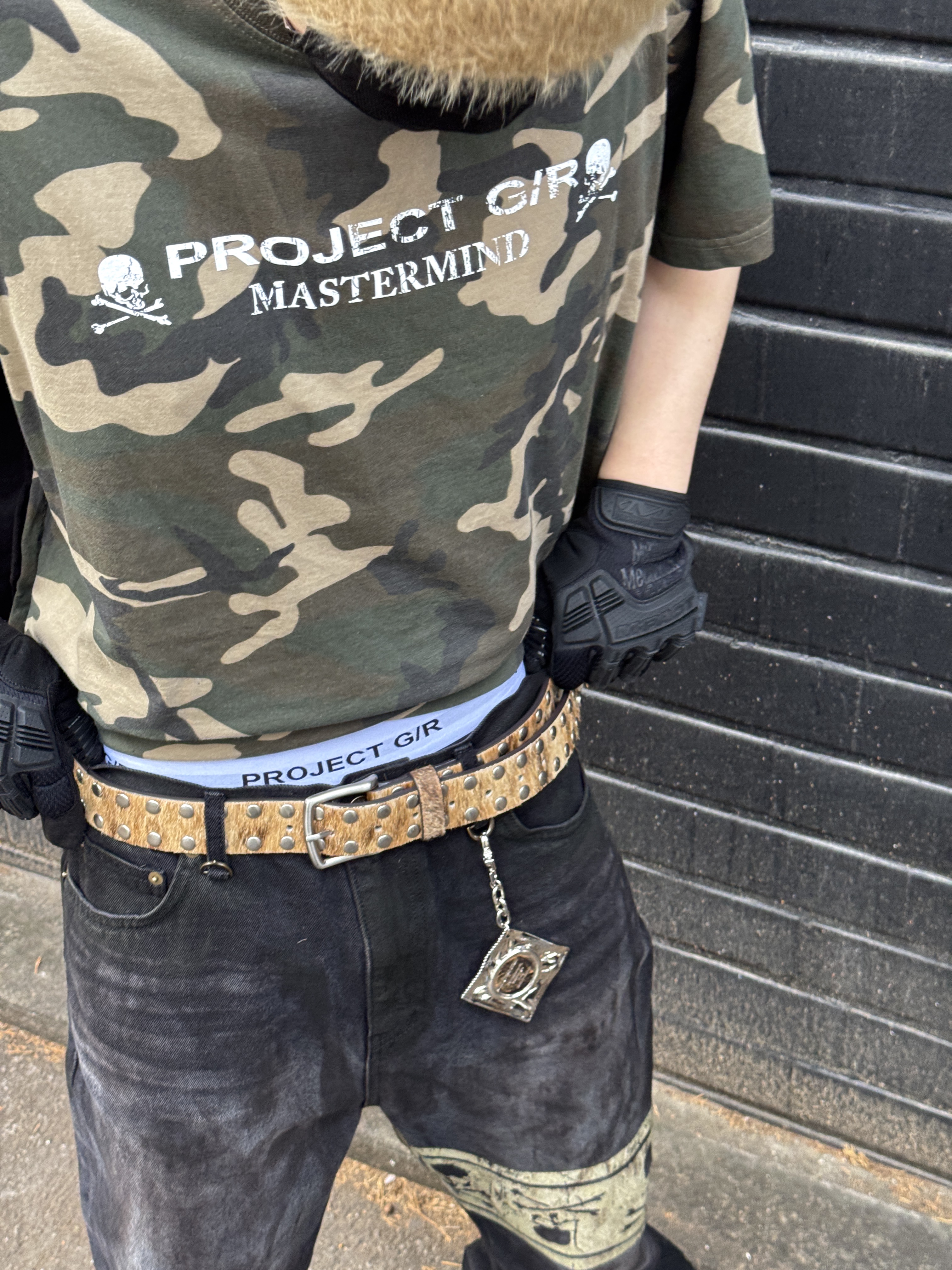 Project G/R x Mastermind Two Faced Outseam T-Shirt Black Camo, Project G/R x Mastermind Flared Denim Pants Black 착용 스타일 - 2
