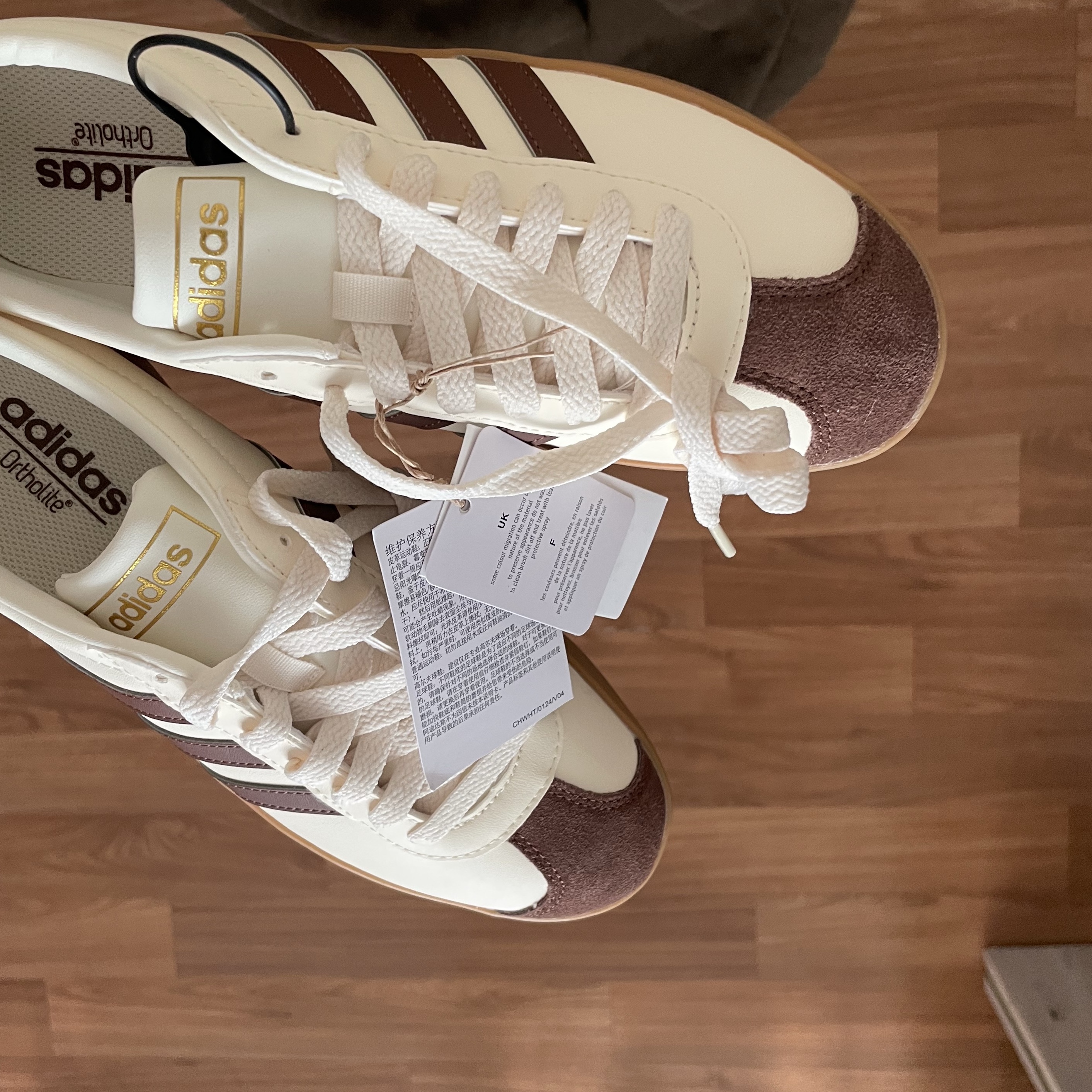 Adidas VL Court 2.0 Cream Brown 착용 스타일 - 1