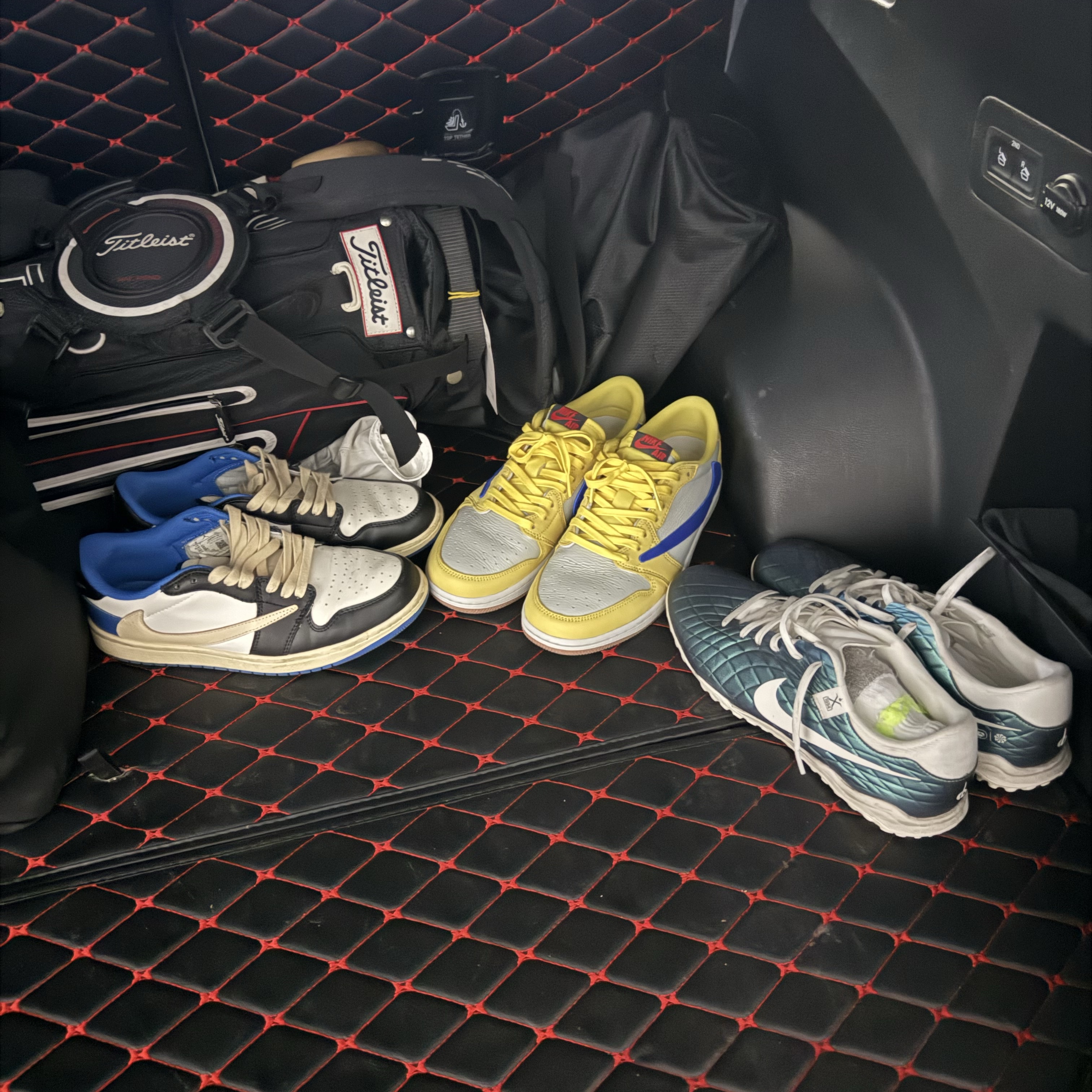 (W) Jordan 1 x Travis Scott Retro Low OG SP Canary, Jordan 1 x Travis Scott x Fragment Retro Low OG SP Military Blue 착용 스타일
