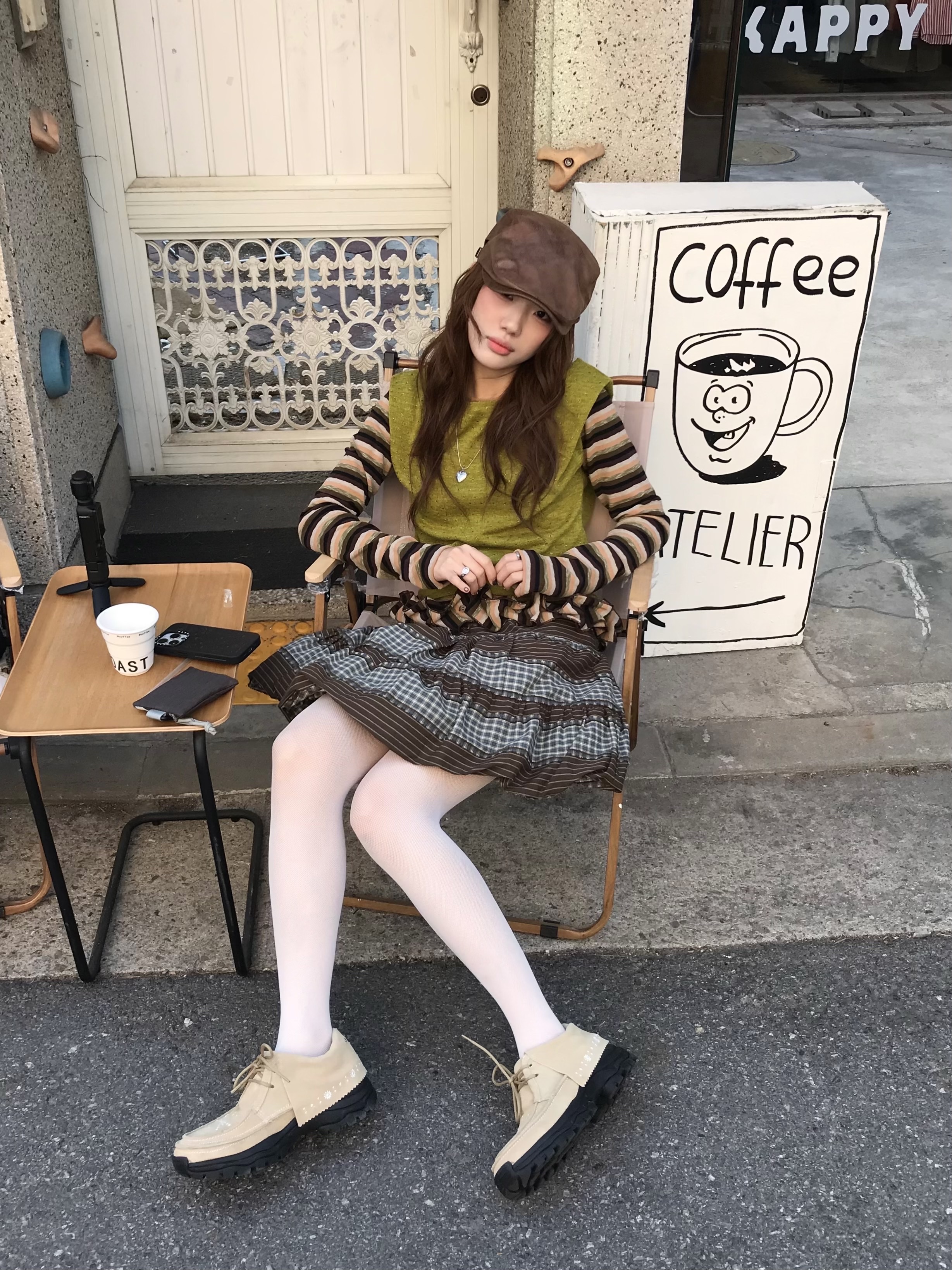 [KREAM 단독] Millo Archive X Negative Three Crescendo Desert Boots Beige 착용 스타일 - 3