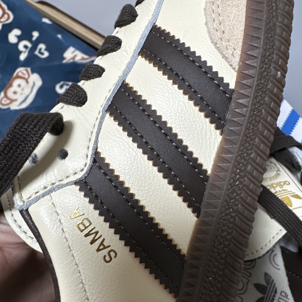 Adidas Samba OG Cream White Dark Brown 착용 스타일 - 3