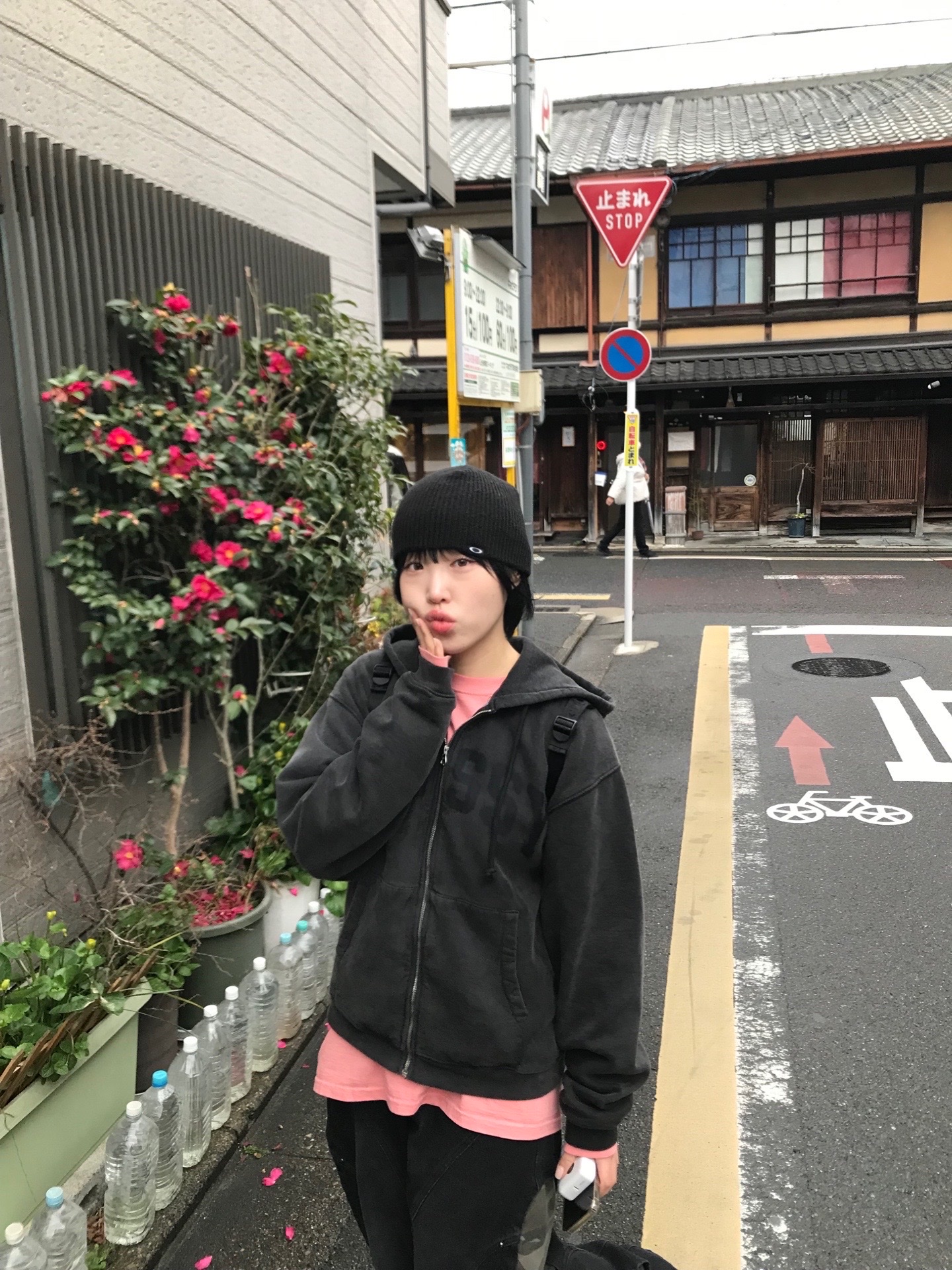 Stussy Faded Graphic Zip Hoodie Washed Black, Stussy Basic Stussy Pigment Dyed LS T-Shirt Coral 2024 착용 스타일