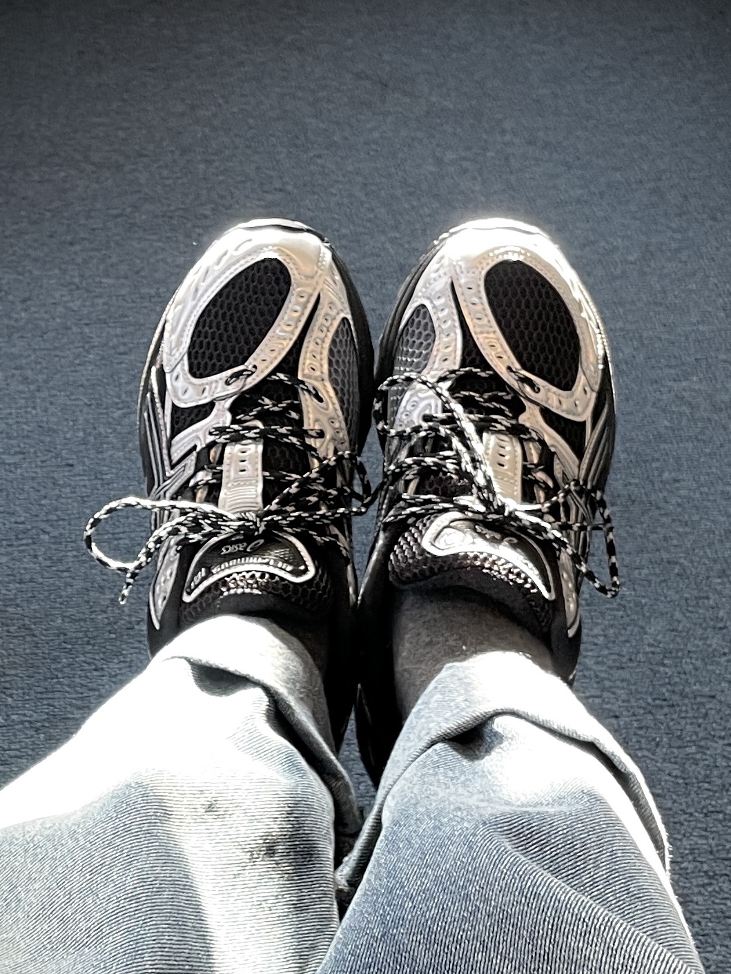 Asics Gel-Nimbus 10.1 Black Midnight, Asics Gel-Nimbus 10.1 Piedmont Grey Pure Silver 착용 스타일 - 7