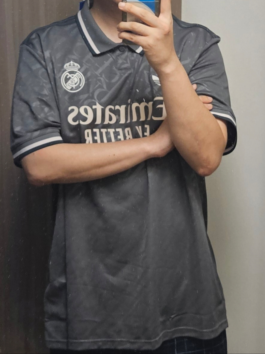 Adidas Real Madrid 2024/25 3rd Jersey Charcoal - US Sizing (Non Marking Ver.) 착용 스타일