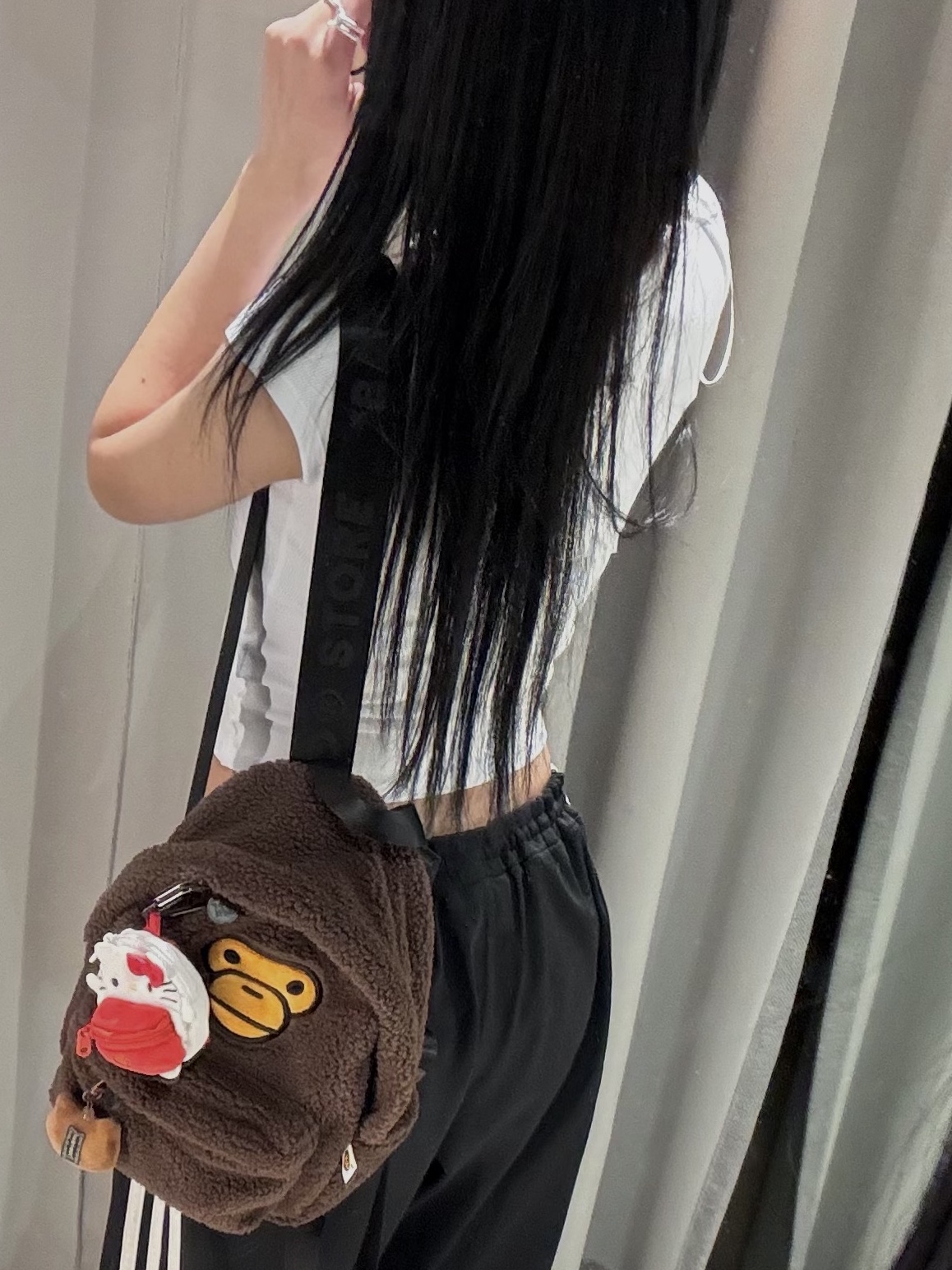 BAPE Baby Milo Mini Fur Backpack Brown 착용 스타일 - 2