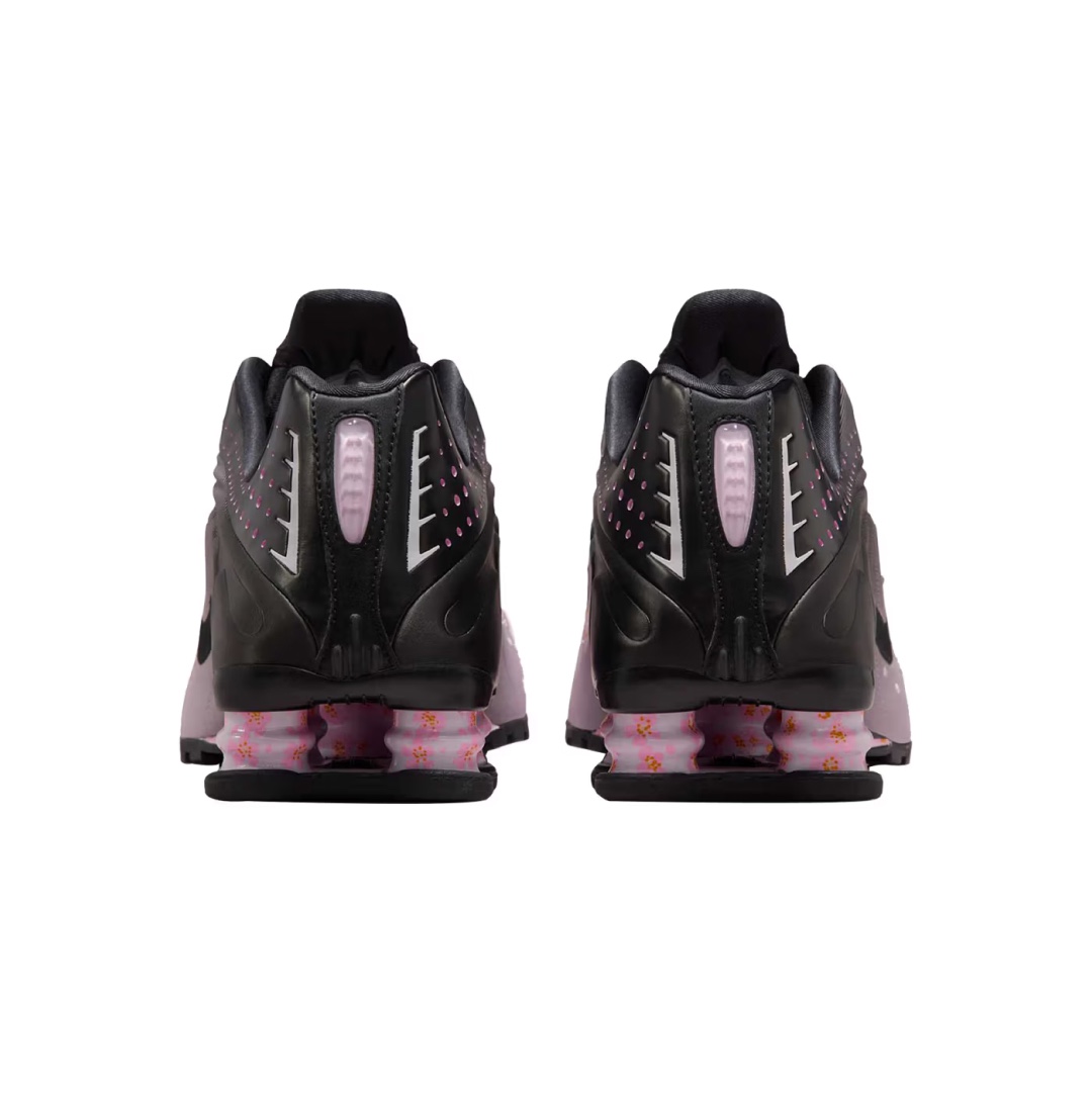 (W) Nike Shox R4 Black, Nike Shox R4 Metallic Silver Red 착용 스타일 - 4
