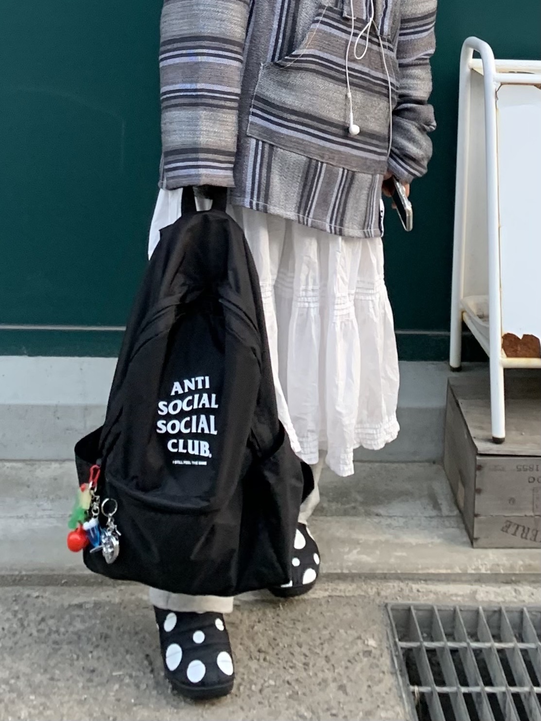 Anti Social Social Club OG Logo Backpack Black, Subu Down Sandal Cream Snow Dot 착용 스타일 - 3