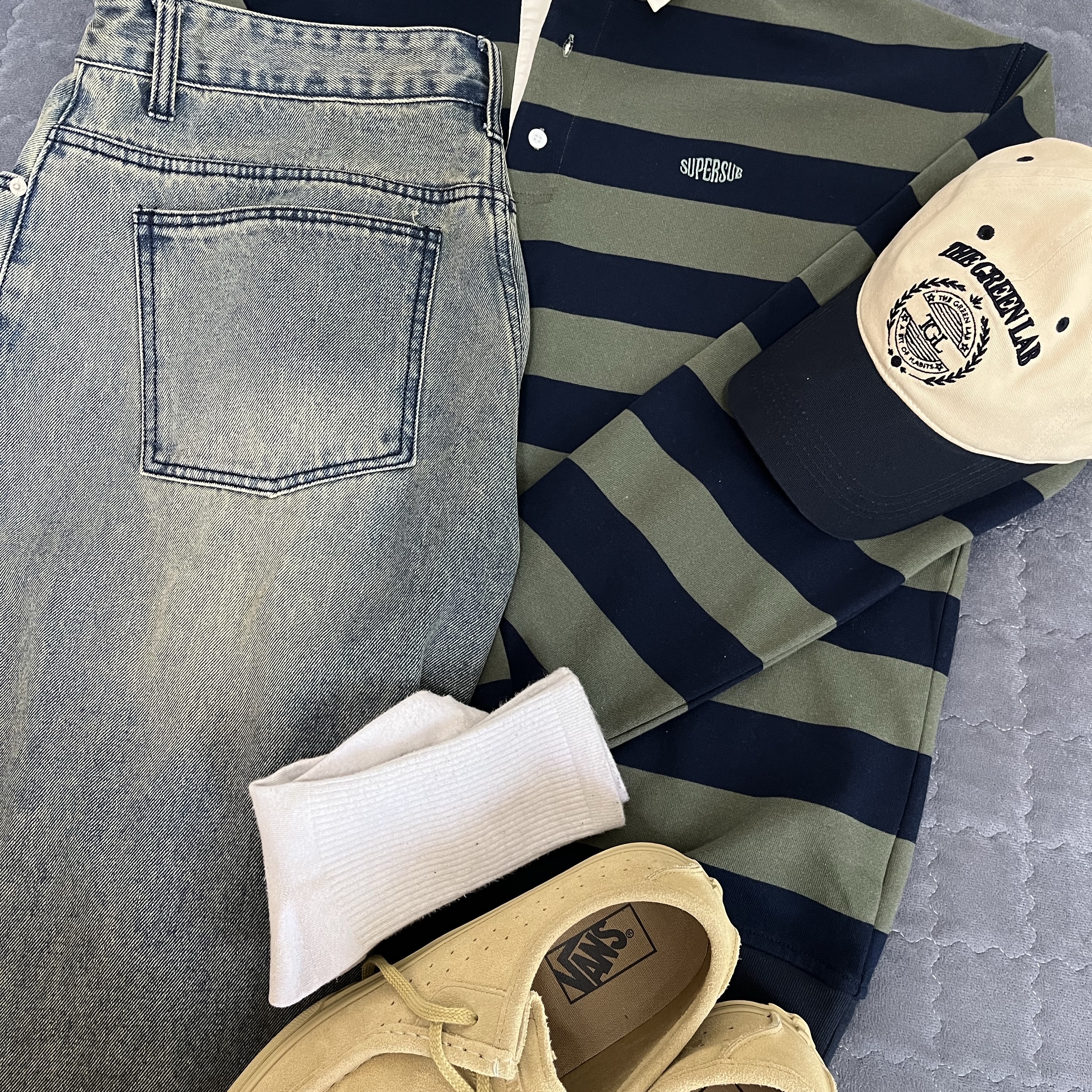 Vans Carver Low Sand Beige 착용 스타일