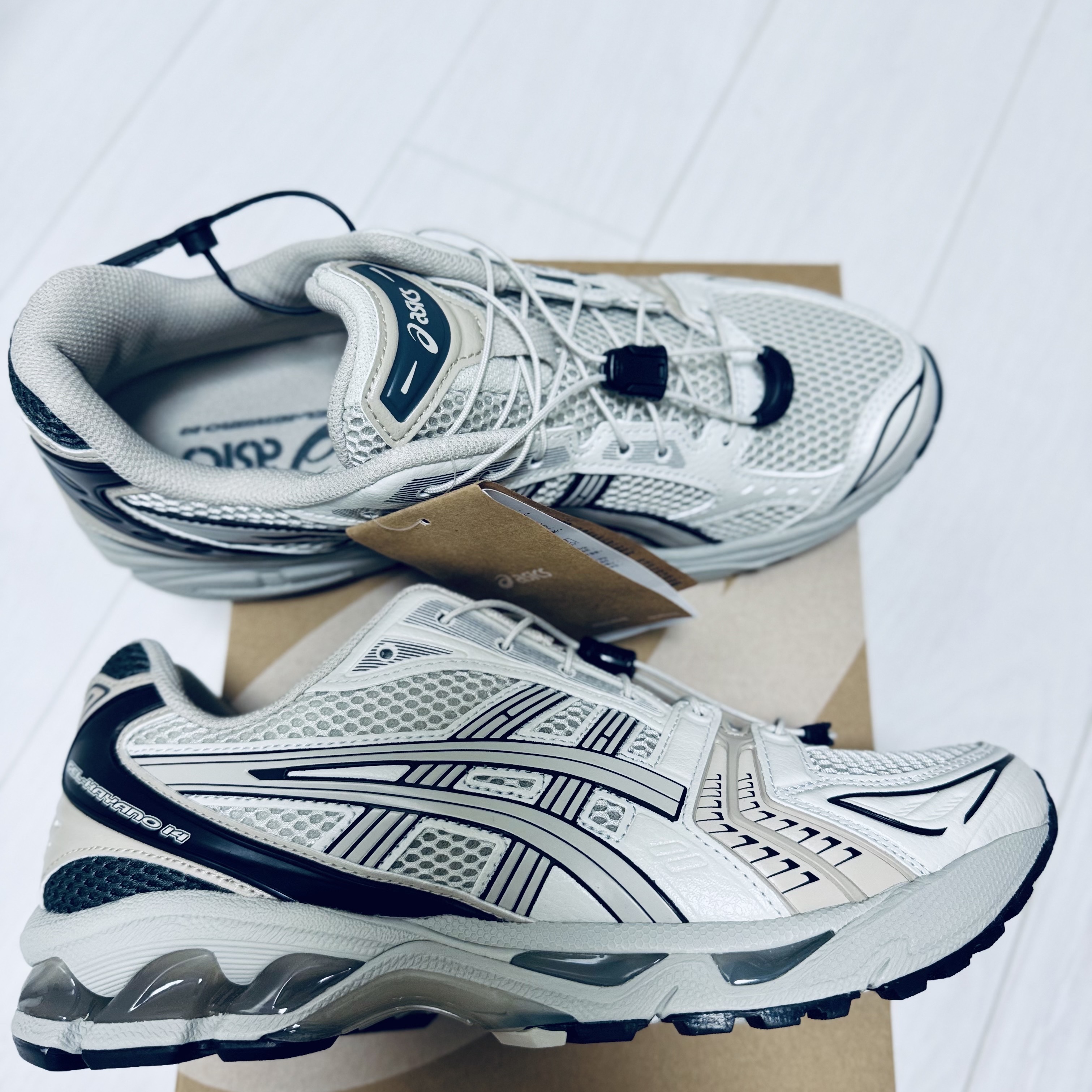 Asics Unlimited Gel-Kayano 14 Smoke Grey 착용 스타일 - 2