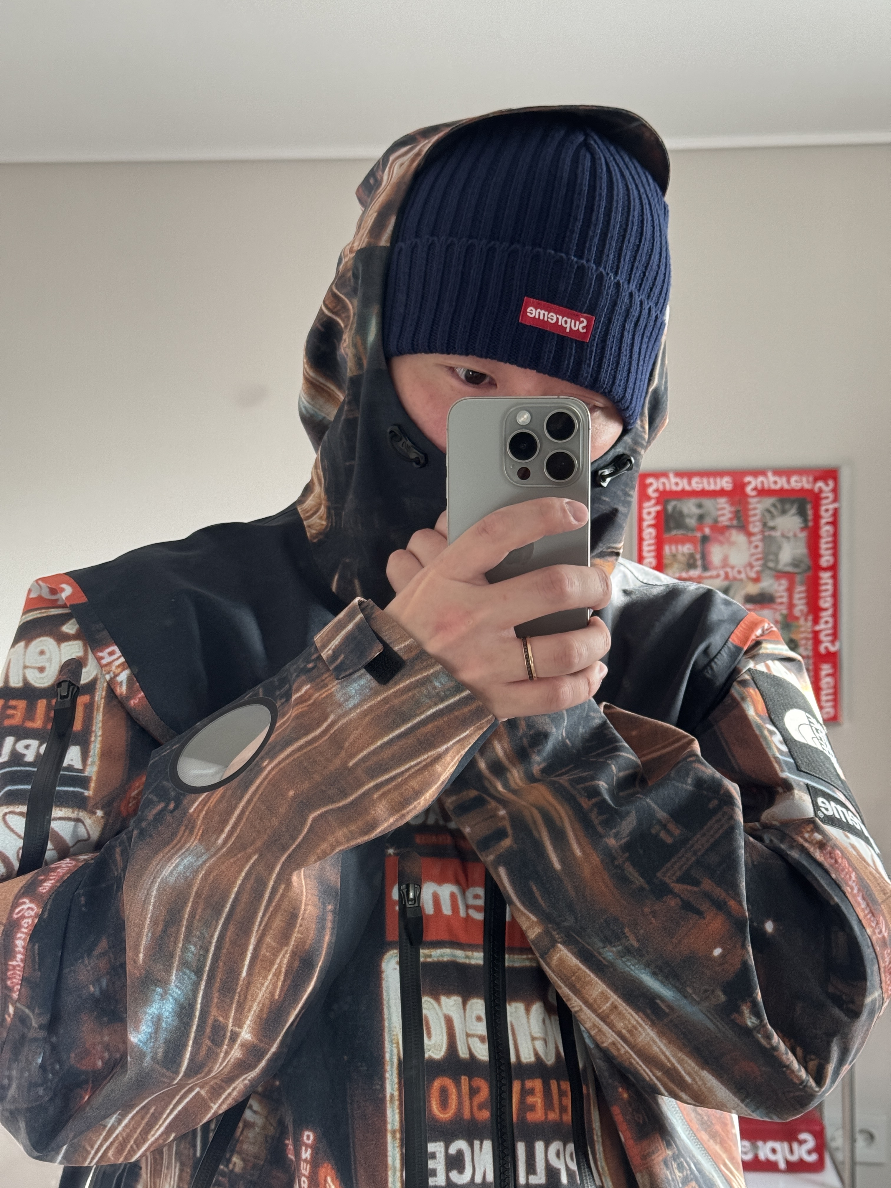 Supreme Overdyed Beanie Metallic Black - 25SS, Supreme Overdyed Beanie Light Navy - 25SS 착용 스타일 - 2