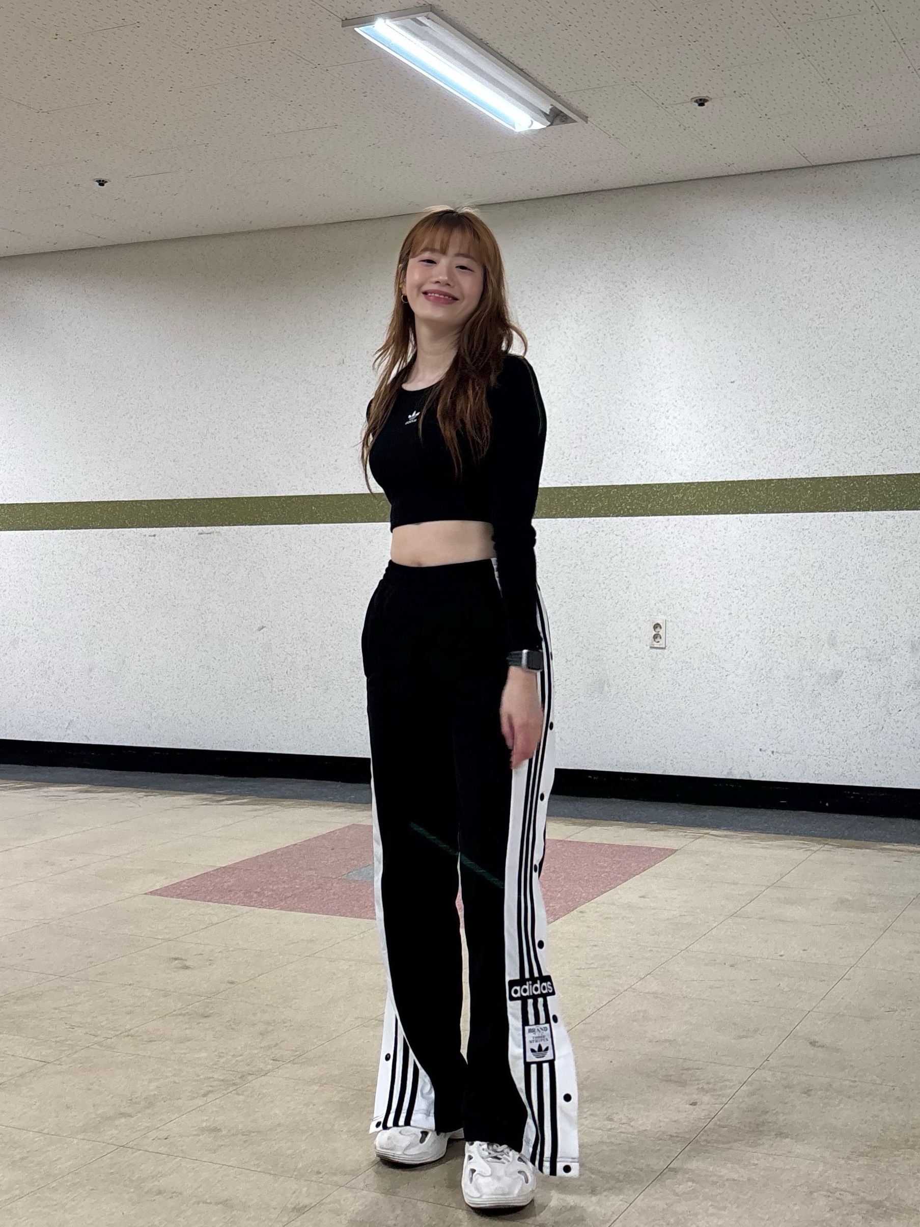 Adidas Adifom Q Off White, (W) Adidas Essential Rib Long Sleeve T-Shirt - KR Sizing 착용 스타일 - 5