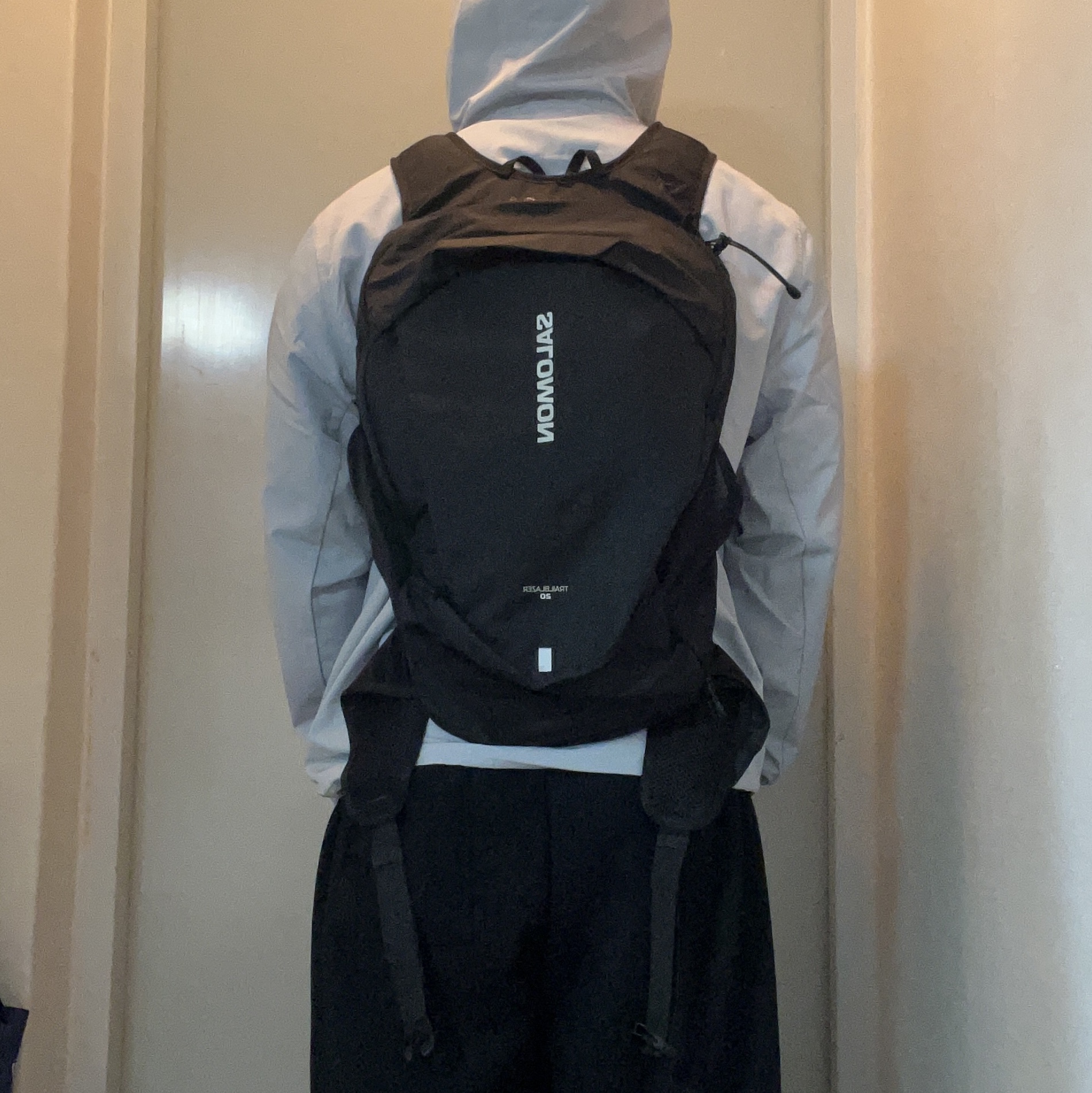 Salomon Trailblazer 20 Black 착용 스타일 - 2