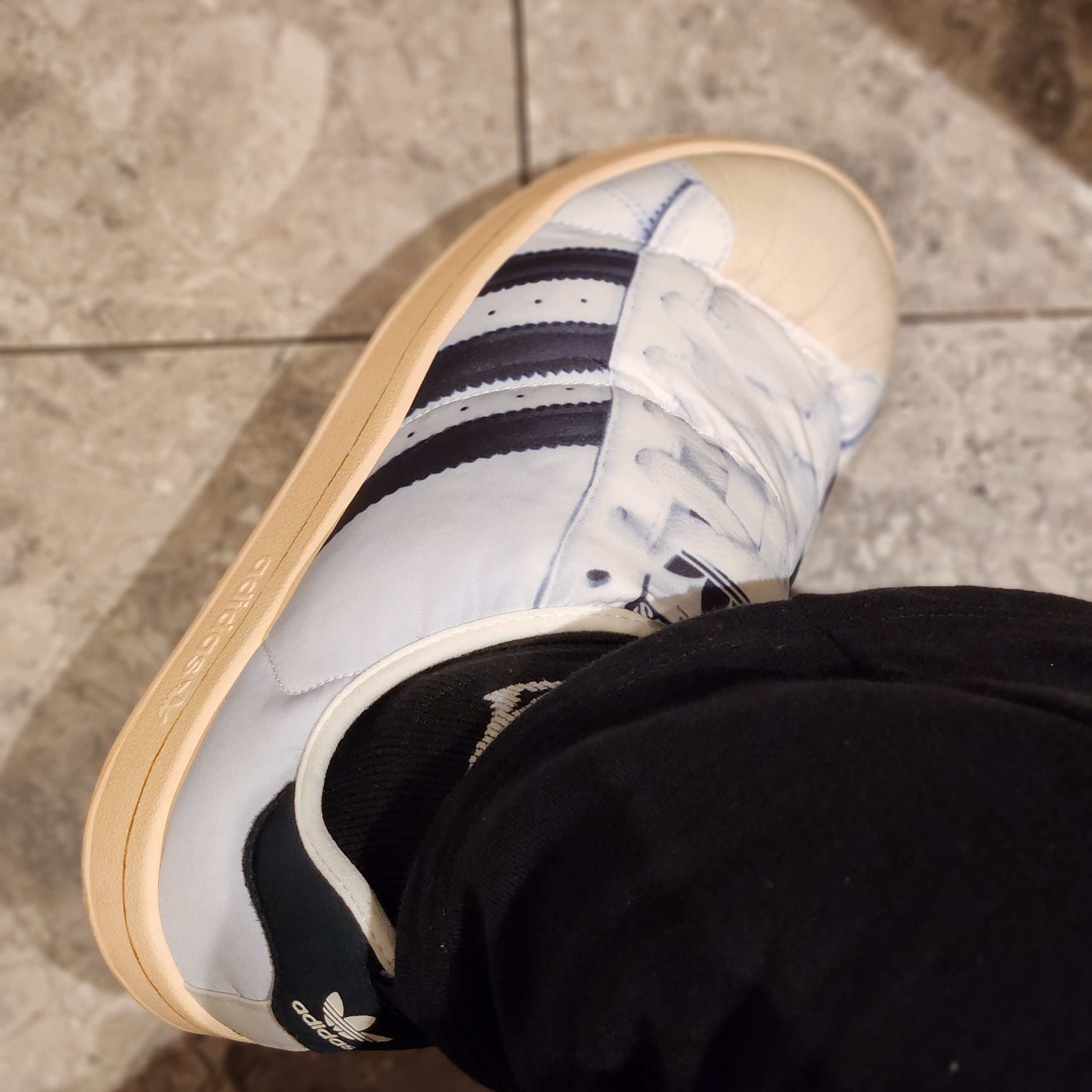 Adidas Puffylette Superstar Cloud White 착용 스타일