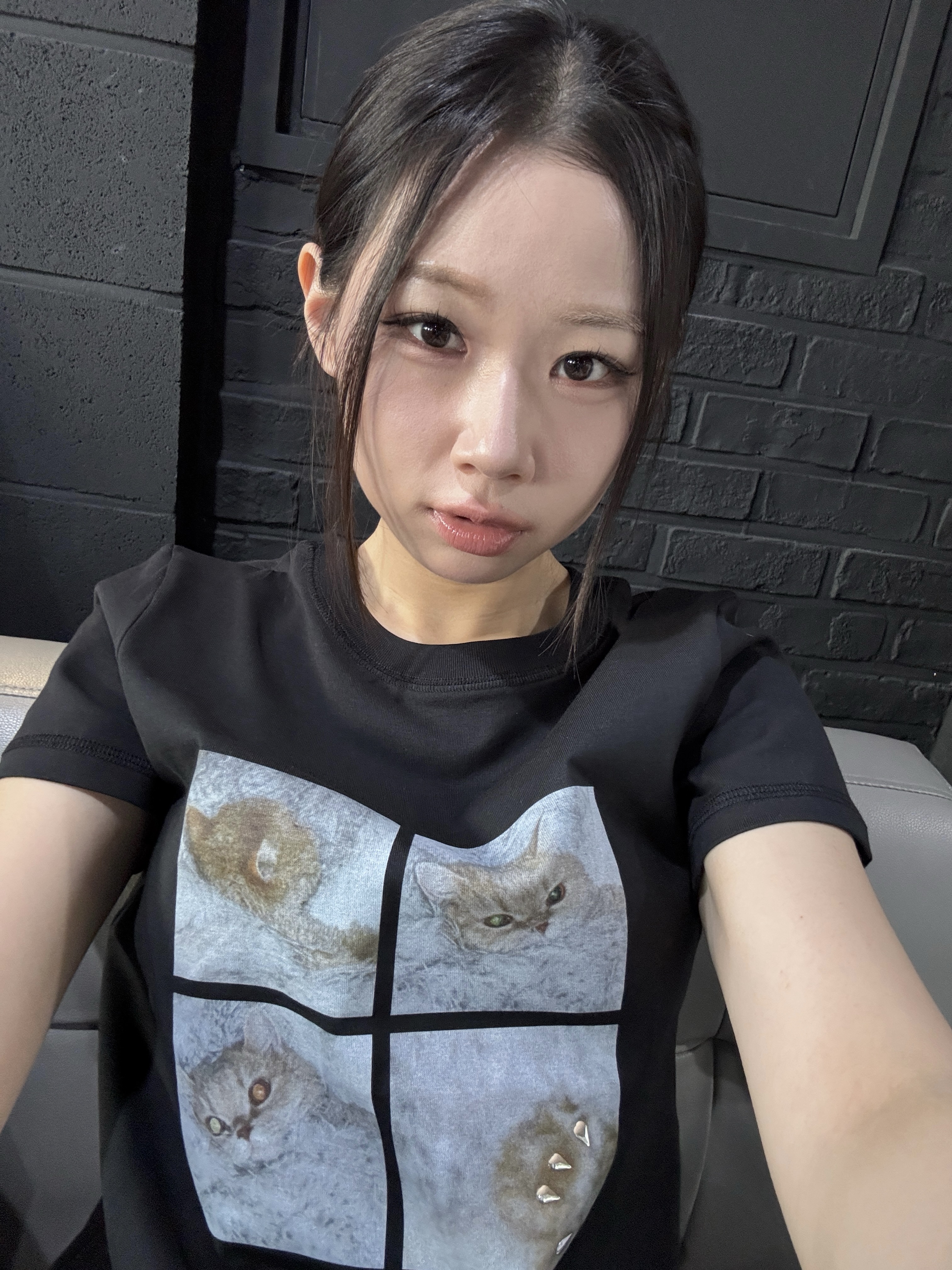 GIMMETHEYOUNG G_Love Cat T-Shirt_S  BLack, Jordan 1 x Travis Scott Retro Low OG SP Black Phantom 착용 스타일 - 3