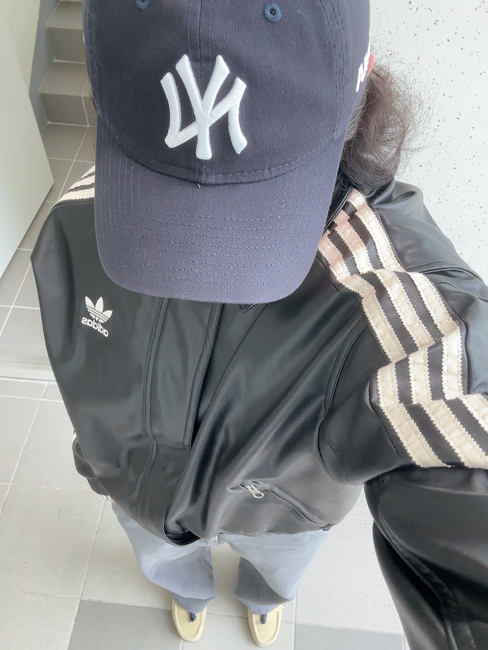 New Era x MoMA New York Yankees Cap Navy, (W) Clarks Wallabee Maple Suede 착용 스타일 - 1