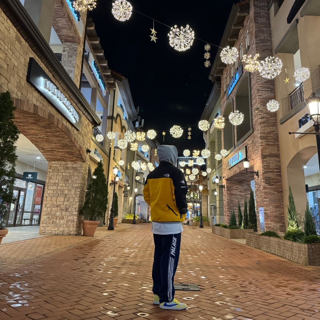 (W) Jordan 1 x Travis Scott Retro Low OG SP Canary, Supreme x The North Face RTG Fleece Jacket Gold - 20SS 착용 스타일