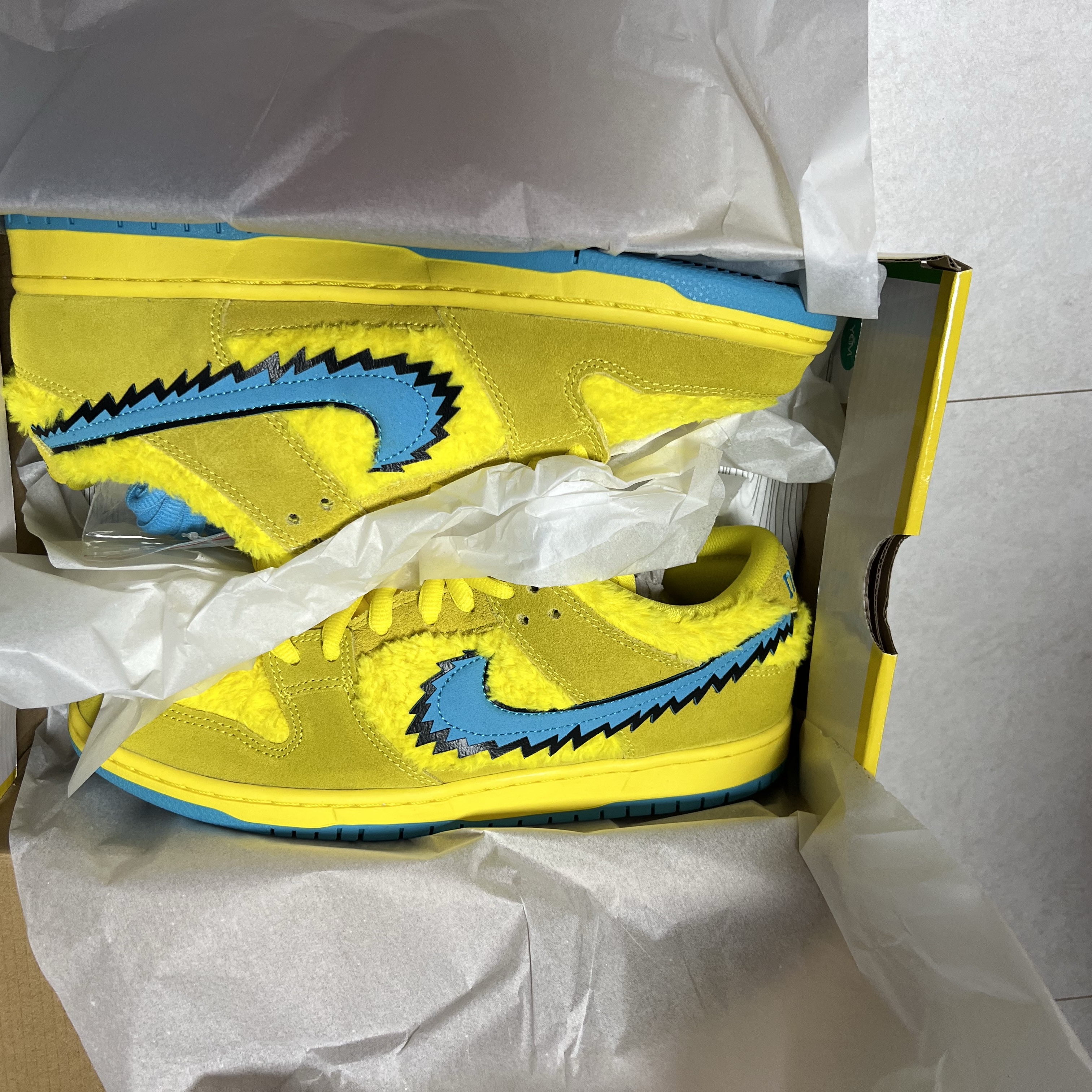 Nike x Grateful Dead SB Dunk Low Yellow Bear 착용 스타일
