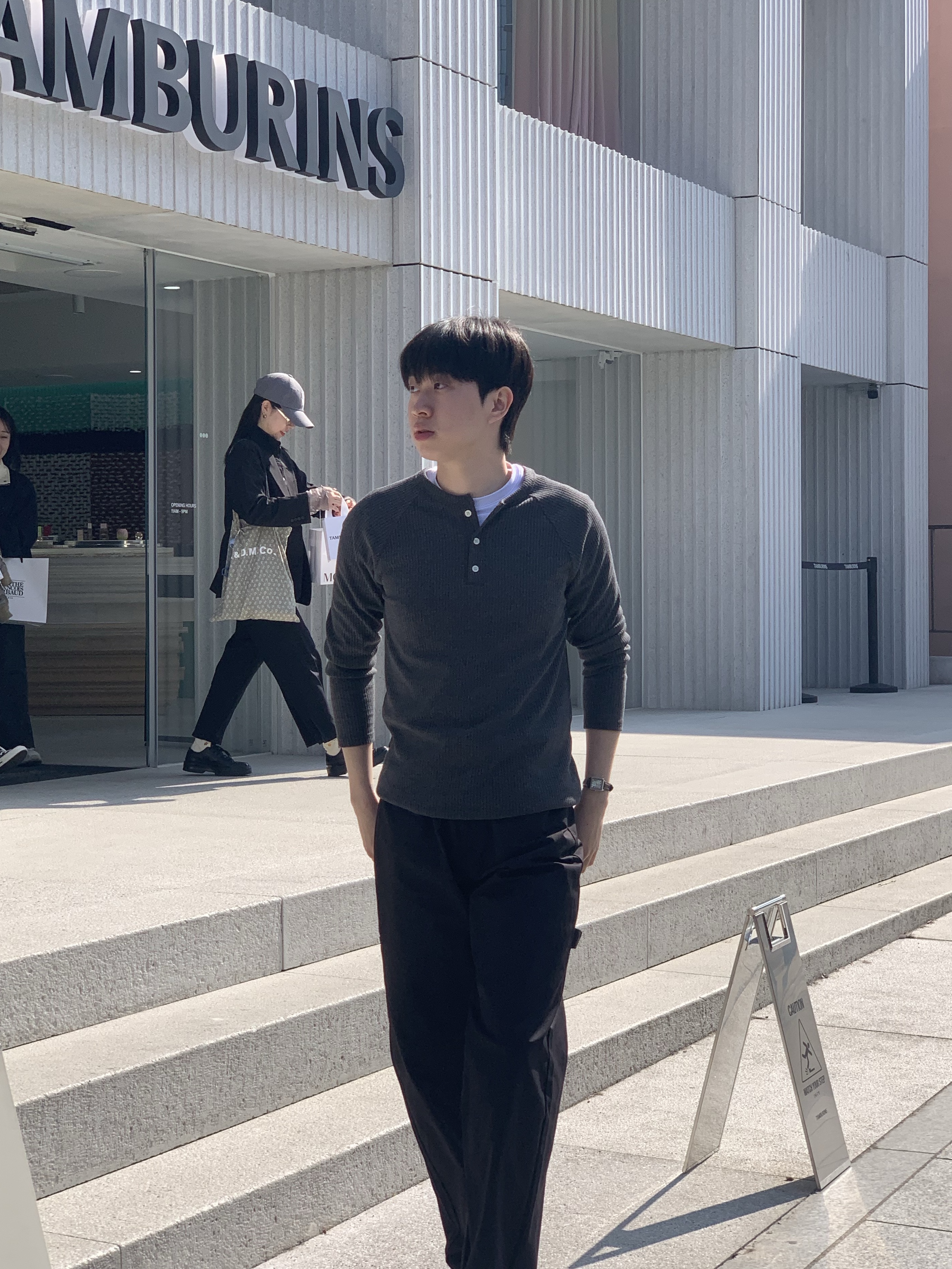 Clarks Wallabee Black Suede, Casio LTP-V007L-9B 착용 스타일 - 3