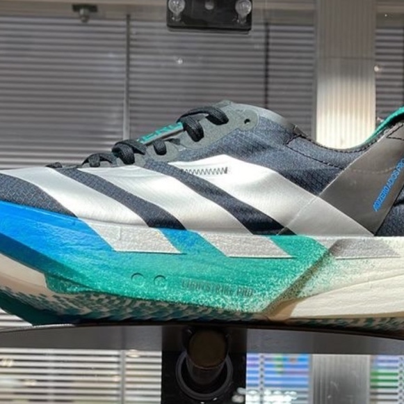 Adidas Adizero Adios Pro 4 Core Black Glory Green 착용 스타일 - 2