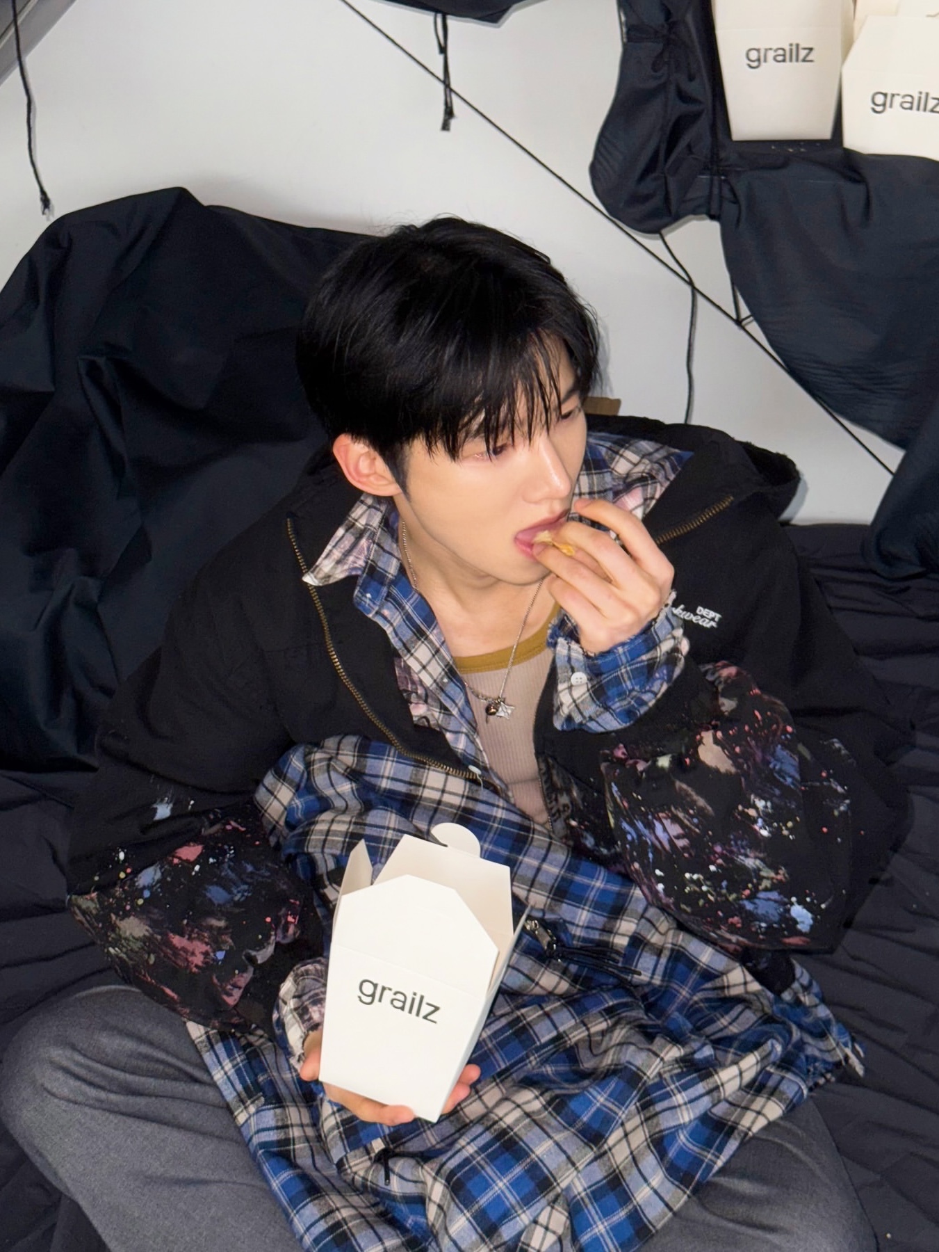 GRAILZ Bleached Plaid Shirts Blue, GRAILZ Painted Work Jacket Black 착용 스타일 - 2