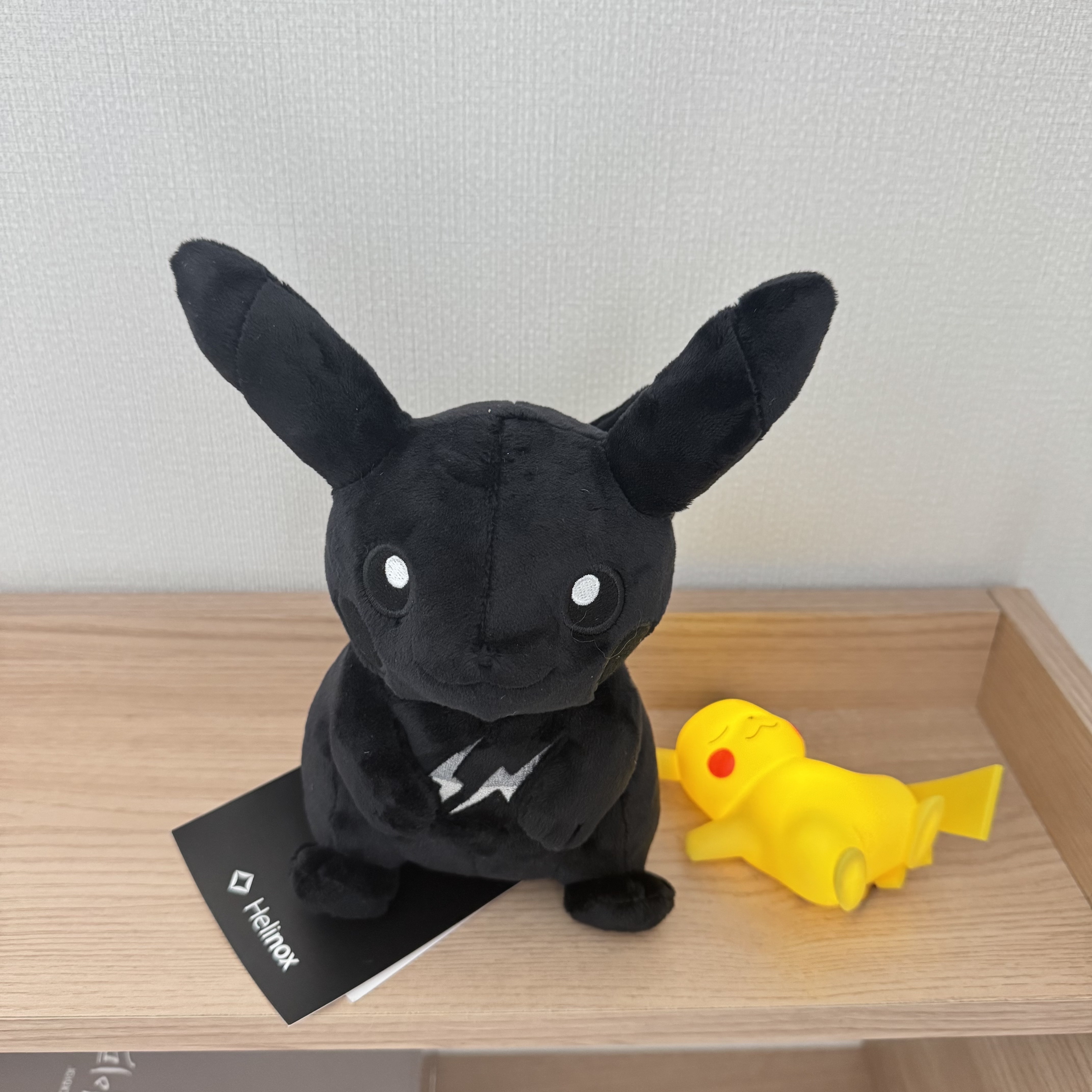 Fragment x Pokemon INN Thunderbolt Project TBP Plush Pikachu M Black, Fragment x Pokemon INN Thunderbolt Project TBP Plush Kabigon M Black 착용 스타일 - 3