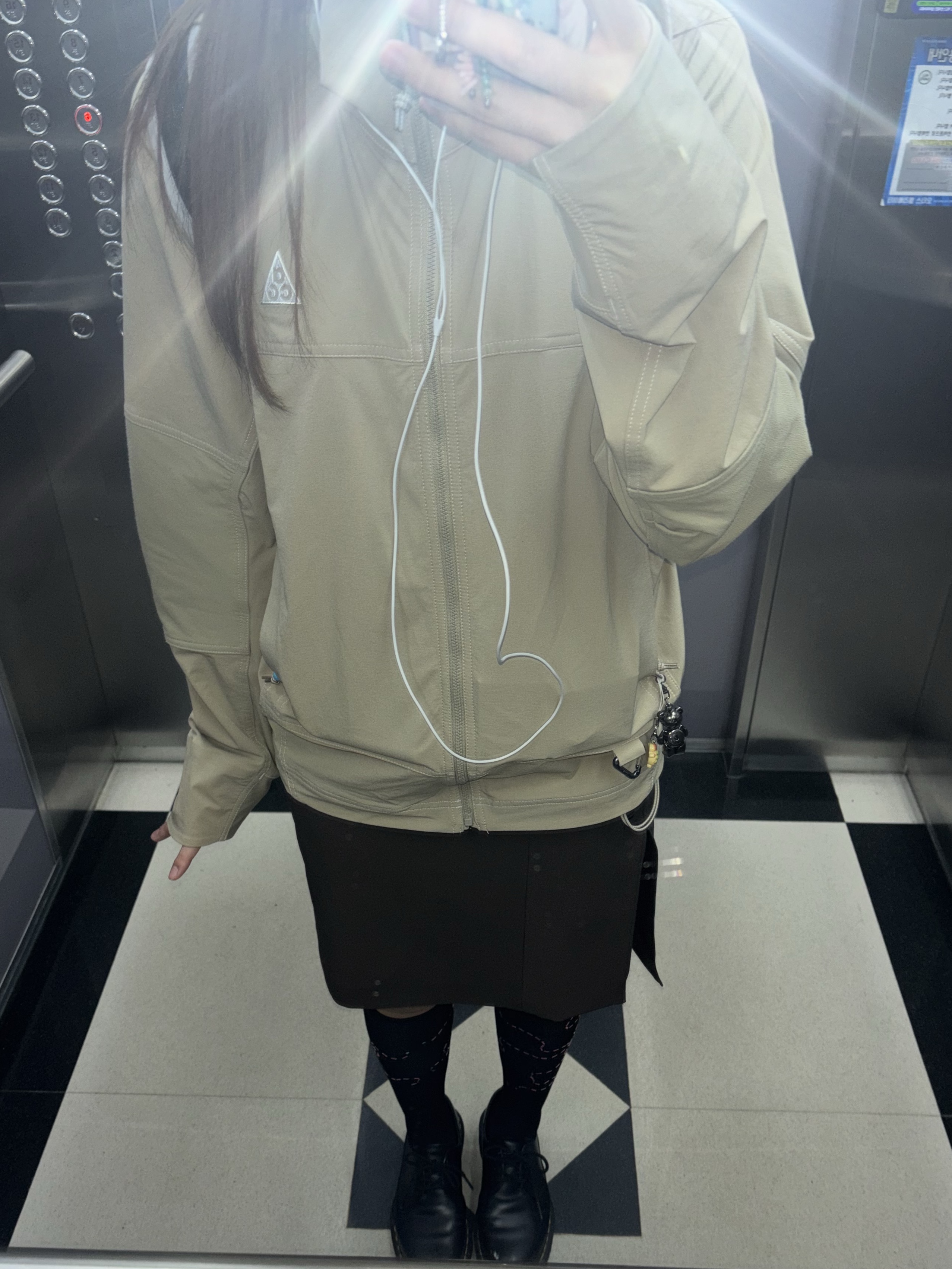 Nike ACG Sun Farer Jacket Khaki Summit White - Asia, (W) Mischief Slit Midi Skirt Brown 착용 스타일