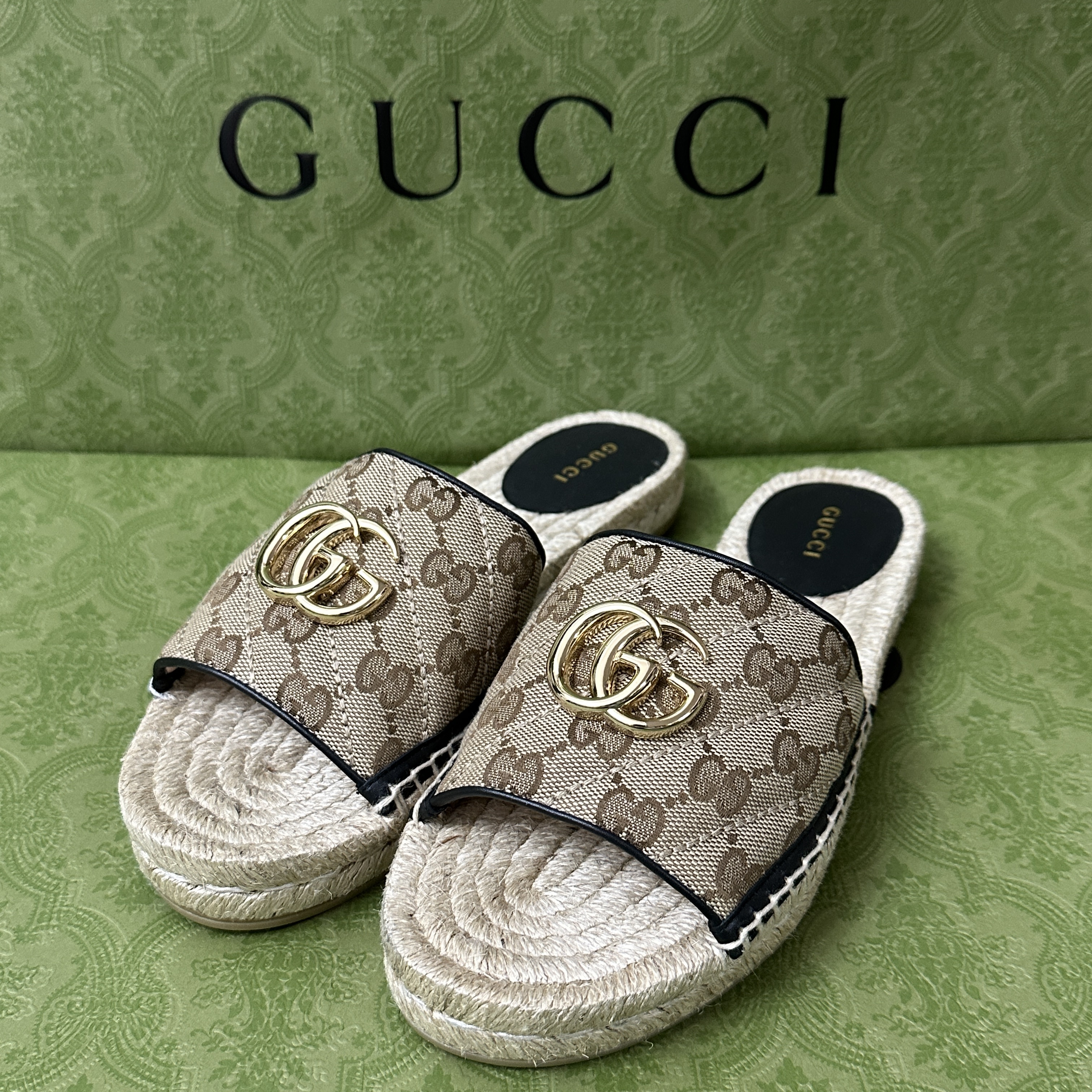 (W) Gucci GG Matelasse Canvas Espadrille Sandal Original GG Canvas Black 착용 스타일